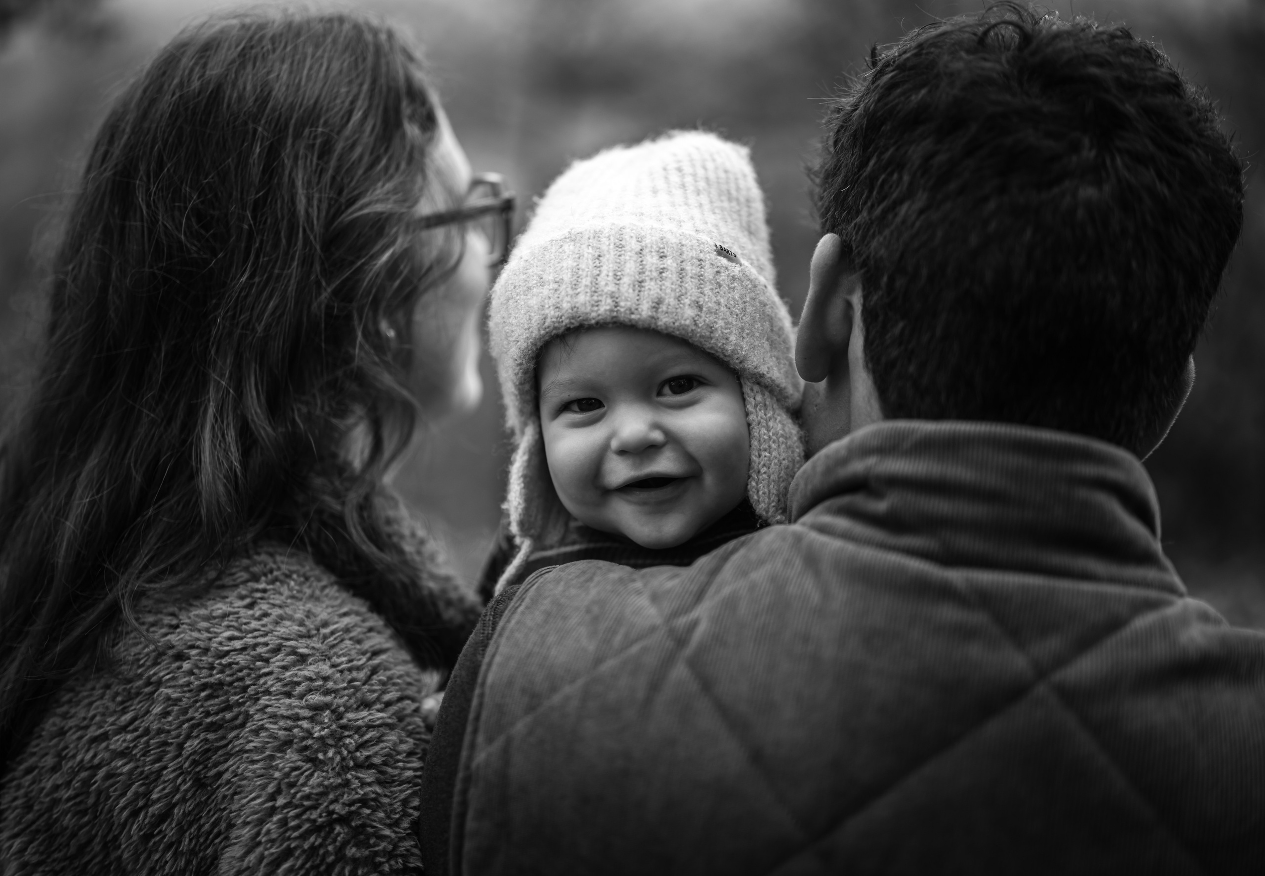 Gezinsmoment tijdens familiefotoshoot in Vlaams-Brabant - Kapture Fotografie