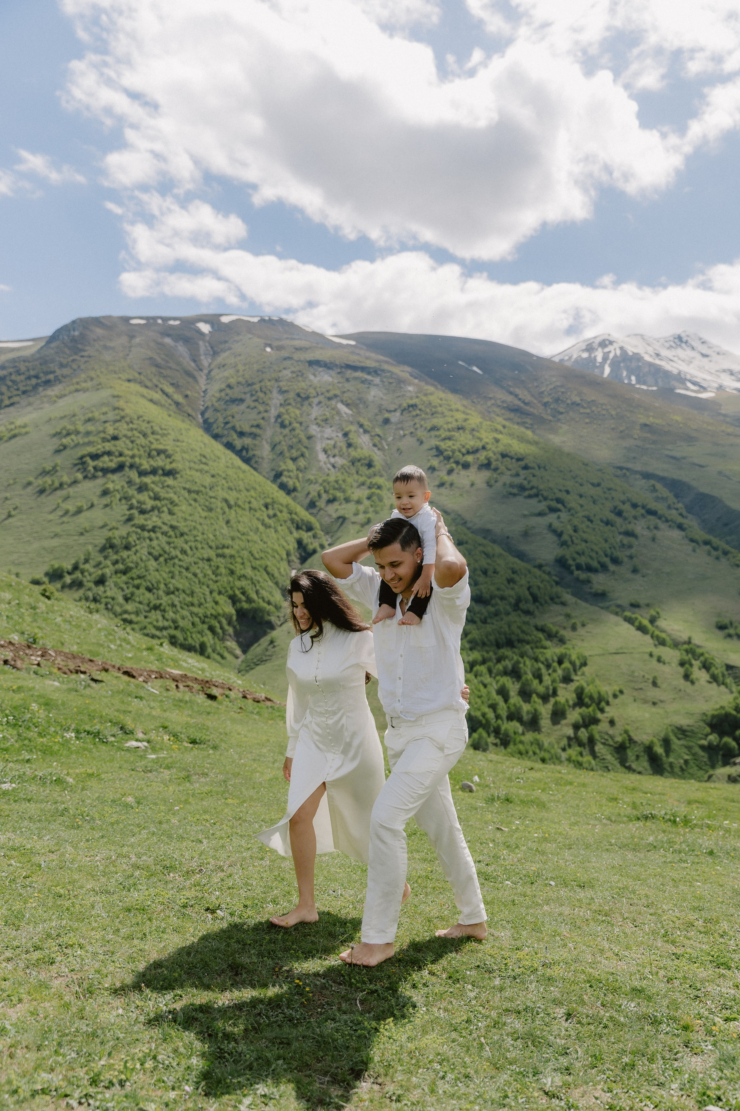 Kazbegi (3,5 hours from Tbilisi)/Казбеги (3,5 часа от Тбилиси). Photographer Anna Nazarenko