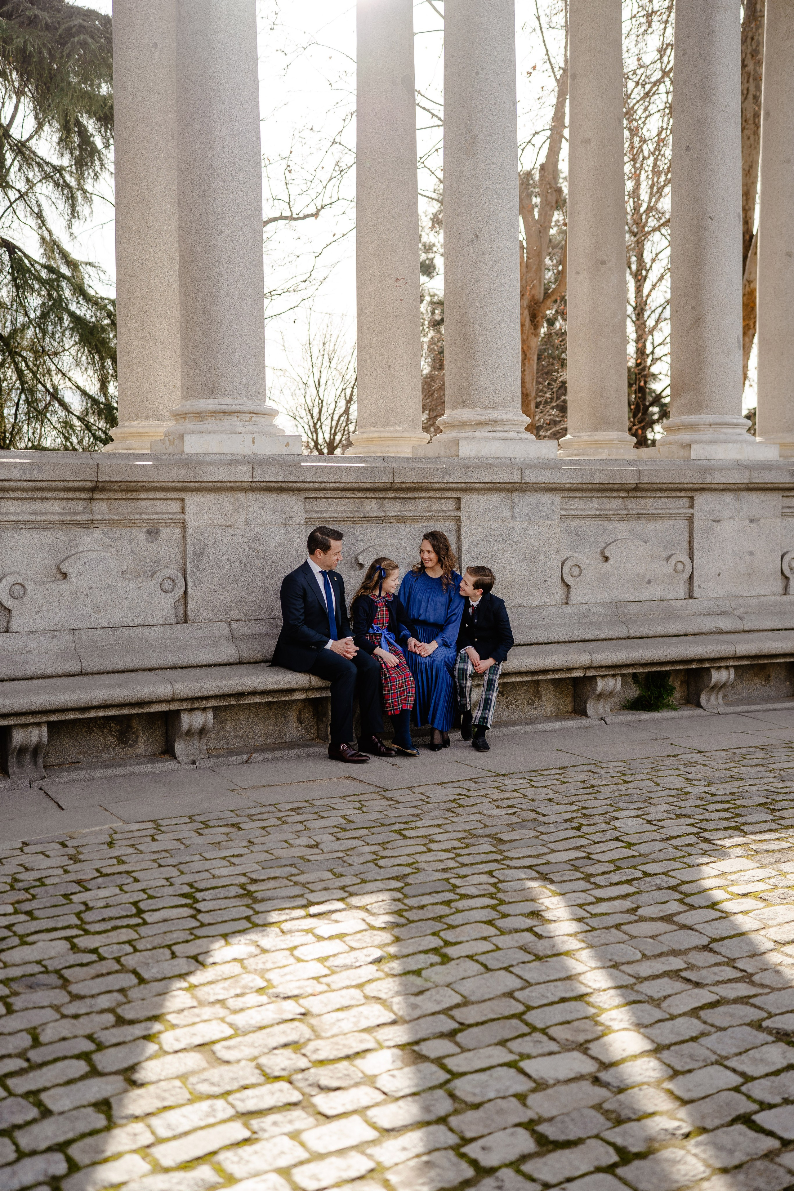 Family photoshoot in Retiro Park. Madrid Photographer for Proposals, Engagements & Families | Anya Petrova