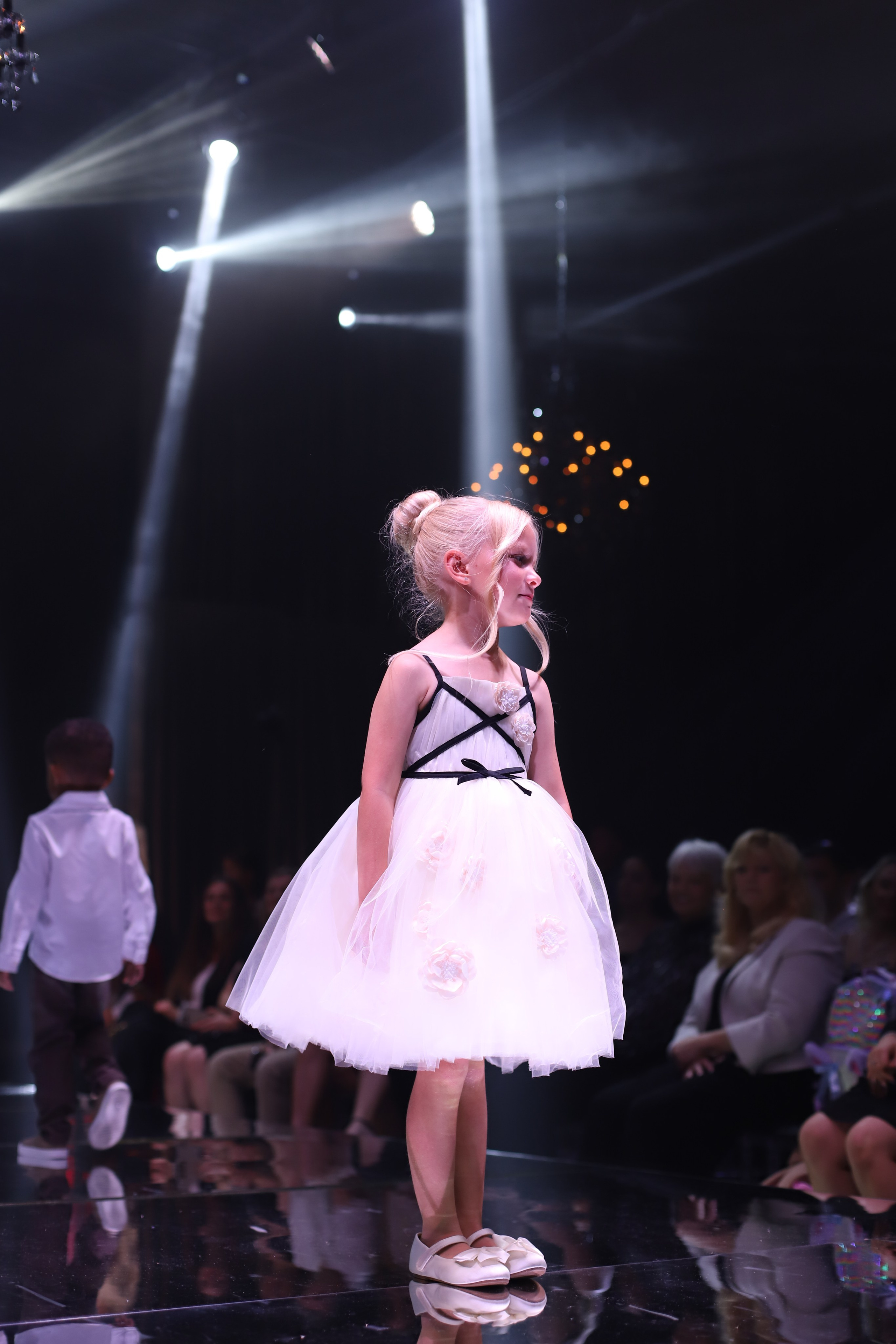 Young Fashion Show. VALERIIA VIUNOVA individual shooting\love story\event\brand