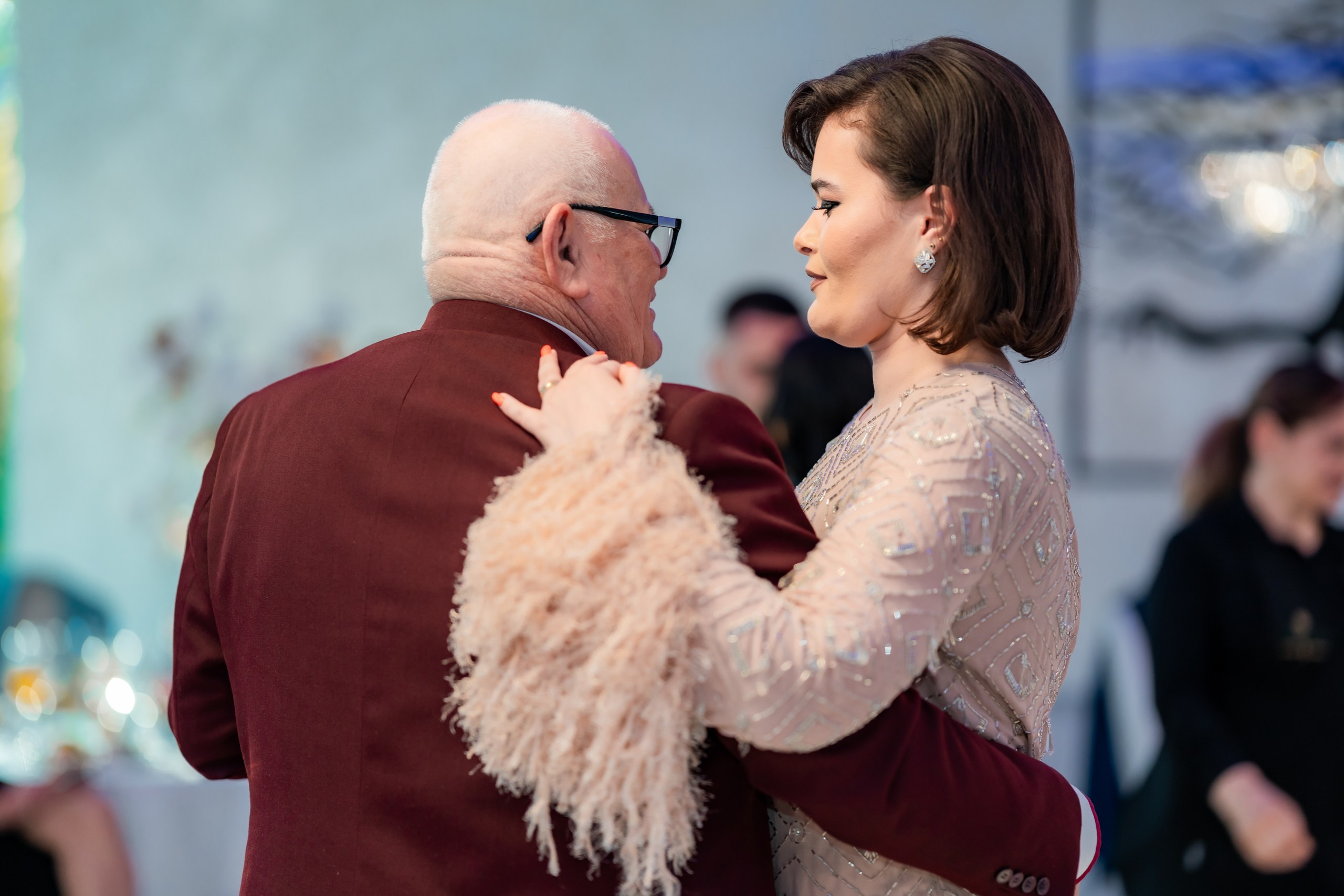 fotograf botez , fotografie botez Botoșani, fotograf Alin Chirilă, amintiri botez, fotografii botez, botez Miruna Parascheva, fotograf copii, fotografie botez în Botoșani-alt="botez , fotografie botez Alin Chirilă, amintiri botez, fotografii emoționante botez Botoșani"-- fotografii-botez-bebelus- amintiri-botez-micuț- moment-sfânt-crestinare- fotografie-emotionanta-botez- detalii-botez-bebelusi- parinti-fericiti-la-botez- fotograf-botez-profesionist- botez-in-biserica-ortodoxa- micuț-botezat-cu-emoție- zâmbete-și-lacrimi-la-botez- bebeluș-la-cristelniță- decor-botez-colorat- botez-cu-dragoste-și-credință- emotie-pura-la-botez- fotograf-botez-botosani- botez-iasi-suceava-fotograf- amintiri-nepretuite-botez-- Preotul ținându-l pe micuțul Mathias Gabriel la botez, în biserica Înălțarea Domnului, Copălău  - Detalii de la botezul lui Mathias – lumânare, trusou și icoană  - Familia lui Mathias Gabriel alături de micuț, în ziua botezului  - Portret emoționant cu mama și bebelușul în brațe, în biserică,fotograf profesionist evenimente Botoșani, Iași, Suceava, Fălticeni, Bacău, Pașcani, Roman - AlinoFotoStudio by Alin Chirilă - servicii foto nuntă, botez, cununie, ședințe foto creative, albume personalizate, fotografii emoționante și calitative pentru cele mai importante momente din viață,fotograf nuntă Botoșani Alin Chirilă,  ședință foto botez Iași - AlinoFotoStudio,  servicii fotograf profesionist evenimente Suceava,  fotograf cununie civilă Fălticeni - Alin Chirilă,  album foto nuntă personalizat Bacău.“Bebeluș botezat în biserică, ținut în brațe de nași”	•	“Detaliu cu lumânarea de botez decorată cu flori albe”	•	“Părinți emoționați alături de copilul lor la ceremonia de botez”	•	“Masa festivă de botez cu decor tematic și tort personalizat”	•	“Momentul în care preotul toarnă apă sfințită pe fruntea bebelușului”	“Bebeluș în rochie albă de botez, zâmbind în brațele mamei”	•	“Detaliu cu cruciulița de botez așezată pe o pernă de satin”	•	“Părinți și nași aprinzând lumânările în timpul ceremoniei de botez”	•	“Tort de botez decorat cu figurine tematice și numele copilului”	•	“Copil botezat dormind liniștit în pătuțul decorat festiv”	•	“Momentul în care preotul binecuvântează copilul în fața altarului”	•	“Invitați adunându-se în jurul mesei festive la petrecerea de botez”	•	“Bebeluș ținând în mână o jucărie personalizată primită la botez”	•	“Familie fericită pozând împreună după ceremonia de botez”	•	“Decor tematic cu baloane și flori la locația petrecerii de botez” fotograf Botoșani fotograf evenimente fotograf botez Alin Chirila fotograf alinofotostudio.fotograf botez Amelis Maria, fotografie botez Botoșani, fotograf Alin Chirilă, amintiri botez, fotografii botez, botez Amelis Maria, fotograf copii, fotografie botez în Botoșani,