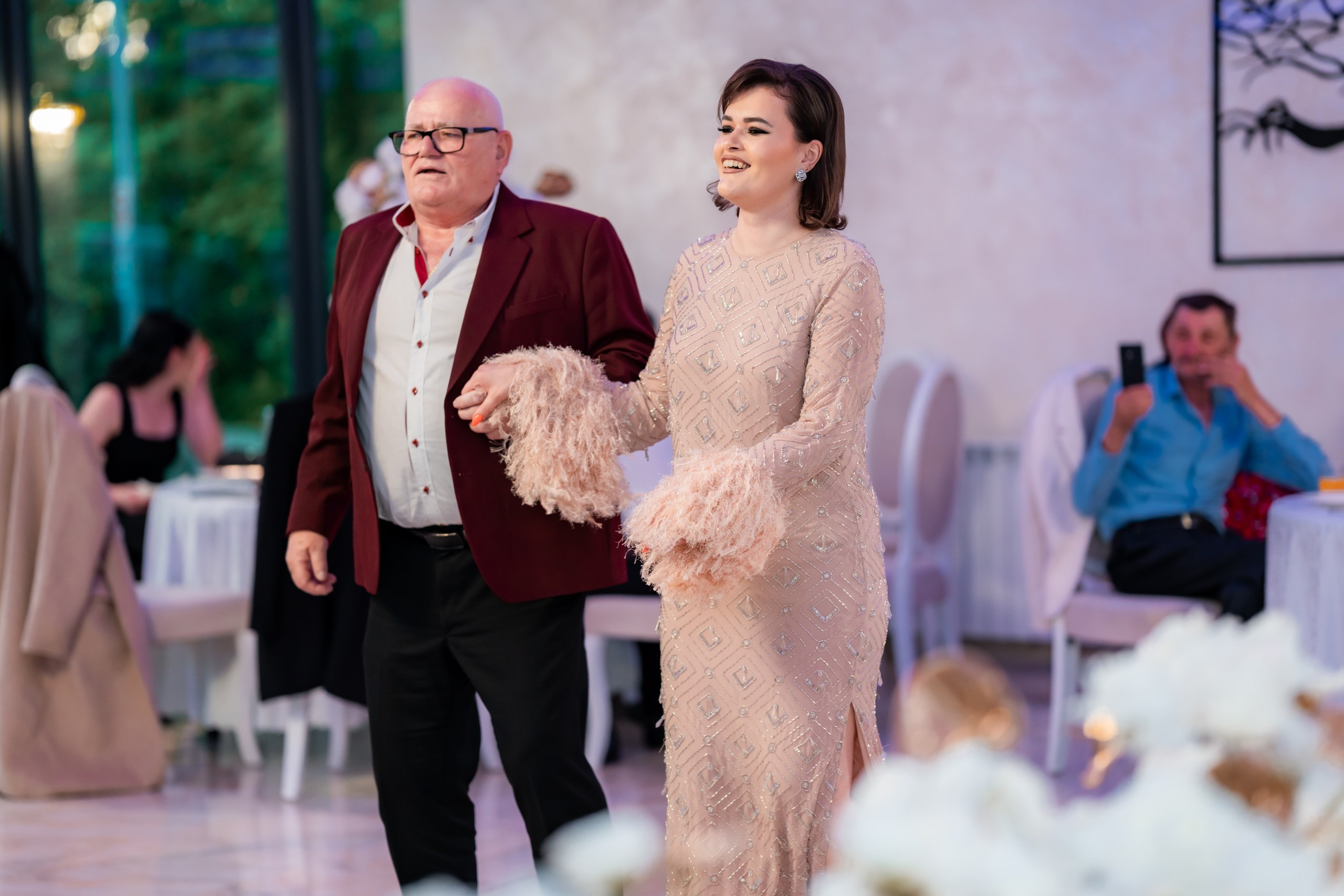 fotograf botez , fotografie botez Botoșani, fotograf Alin Chirilă, amintiri botez, fotografii botez, botez Miruna Parascheva, fotograf copii, fotografie botez în Botoșani-alt="botez , fotografie botez Alin Chirilă, amintiri botez, fotografii emoționante botez Botoșani"-- fotografii-botez-bebelus- amintiri-botez-micuț- moment-sfânt-crestinare- fotografie-emotionanta-botez- detalii-botez-bebelusi- parinti-fericiti-la-botez- fotograf-botez-profesionist- botez-in-biserica-ortodoxa- micuț-botezat-cu-emoție- zâmbete-și-lacrimi-la-botez- bebeluș-la-cristelniță- decor-botez-colorat- botez-cu-dragoste-și-credință- emotie-pura-la-botez- fotograf-botez-botosani- botez-iasi-suceava-fotograf- amintiri-nepretuite-botez-- Preotul ținându-l pe micuțul Mathias Gabriel la botez, în biserica Înălțarea Domnului, Copălău  - Detalii de la botezul lui Mathias – lumânare, trusou și icoană  - Familia lui Mathias Gabriel alături de micuț, în ziua botezului  - Portret emoționant cu mama și bebelușul în brațe, în biserică,fotograf profesionist evenimente Botoșani, Iași, Suceava, Fălticeni, Bacău, Pașcani, Roman - AlinoFotoStudio by Alin Chirilă - servicii foto nuntă, botez, cununie, ședințe foto creative, albume personalizate, fotografii emoționante și calitative pentru cele mai importante momente din viață,fotograf nuntă Botoșani Alin Chirilă,  ședință foto botez Iași - AlinoFotoStudio,  servicii fotograf profesionist evenimente Suceava,  fotograf cununie civilă Fălticeni - Alin Chirilă,  album foto nuntă personalizat Bacău.“Bebeluș botezat în biserică, ținut în brațe de nași”	•	“Detaliu cu lumânarea de botez decorată cu flori albe”	•	“Părinți emoționați alături de copilul lor la ceremonia de botez”	•	“Masa festivă de botez cu decor tematic și tort personalizat”	•	“Momentul în care preotul toarnă apă sfințită pe fruntea bebelușului”	“Bebeluș în rochie albă de botez, zâmbind în brațele mamei”	•	“Detaliu cu cruciulița de botez așezată pe o pernă de satin”	•	“Părinți și nași aprinzând lumânările în timpul ceremoniei de botez”	•	“Tort de botez decorat cu figurine tematice și numele copilului”	•	“Copil botezat dormind liniștit în pătuțul decorat festiv”	•	“Momentul în care preotul binecuvântează copilul în fața altarului”	•	“Invitați adunându-se în jurul mesei festive la petrecerea de botez”	•	“Bebeluș ținând în mână o jucărie personalizată primită la botez”	•	“Familie fericită pozând împreună după ceremonia de botez”	•	“Decor tematic cu baloane și flori la locația petrecerii de botez” fotograf Botoșani fotograf evenimente fotograf botez Alin Chirila fotograf alinofotostudio.fotograf botez Amelis Maria, fotografie botez Botoșani, fotograf Alin Chirilă, amintiri botez, fotografii botez, botez Amelis Maria, fotograf copii, fotografie botez în Botoșani,