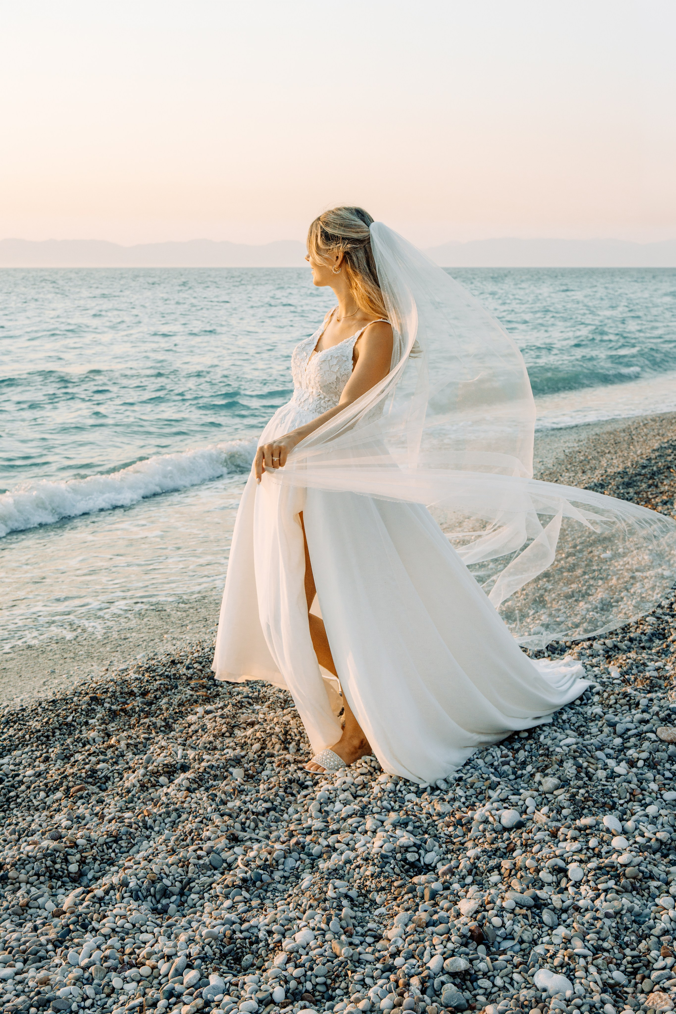 Where the Earth Meets the Sky. Portrait- und Hochzeitsfotografin Irene Art Photo mit Sitz auf der griechischen Insel Rhodos