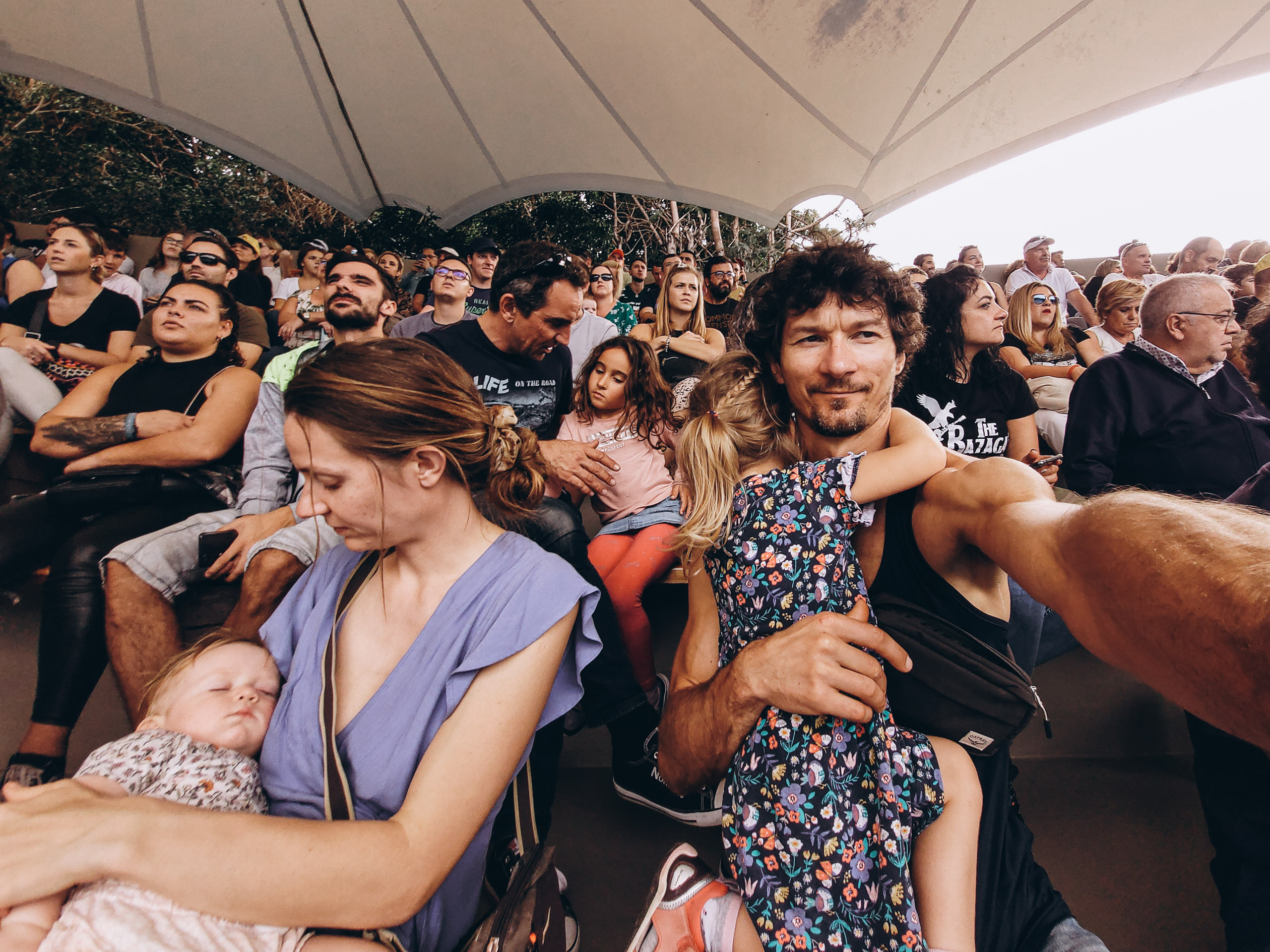 bērni ceļojumā problēmas