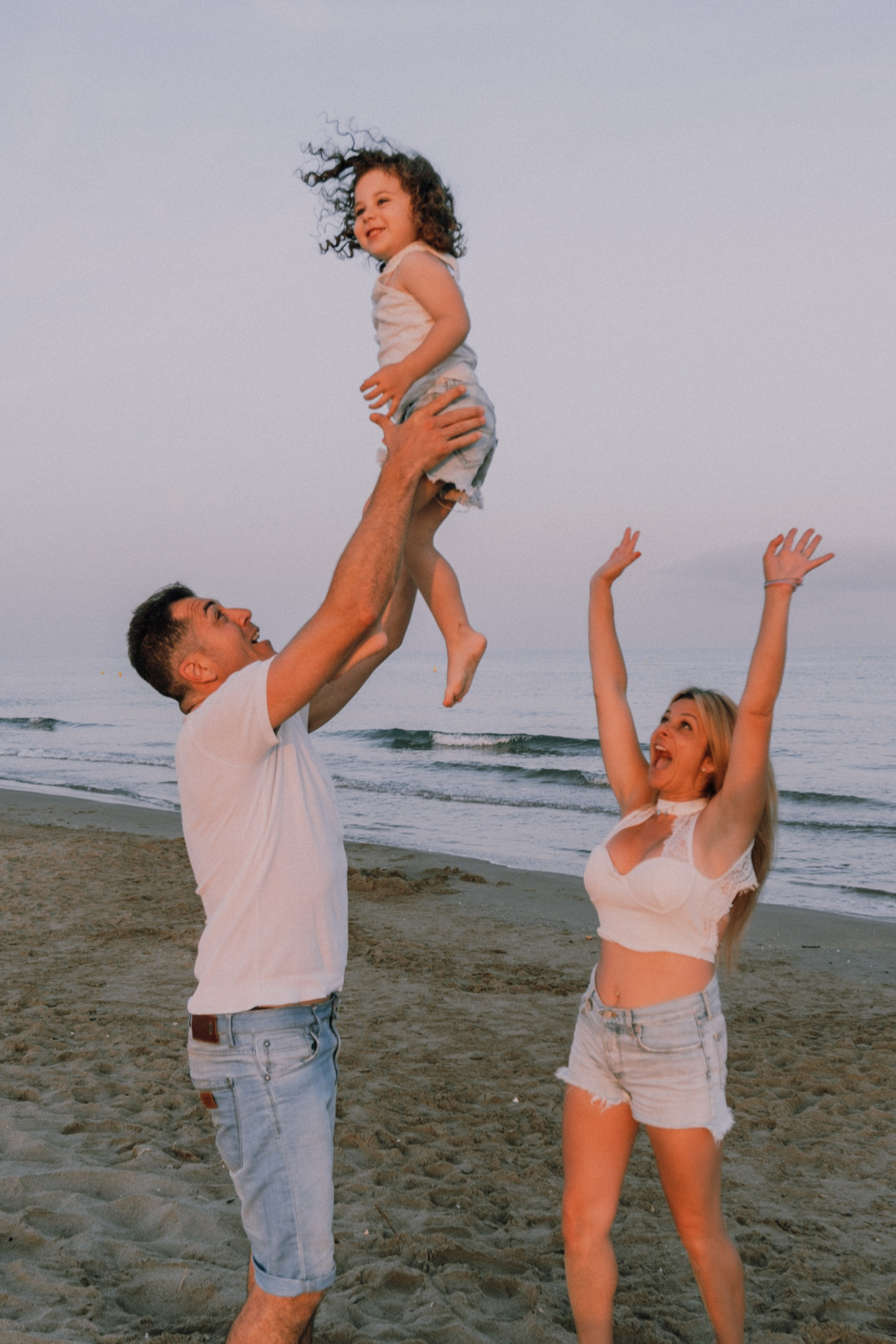 Sesión familiar en la playa. Fotografía profesional en Calafell - Elena Medvedeva