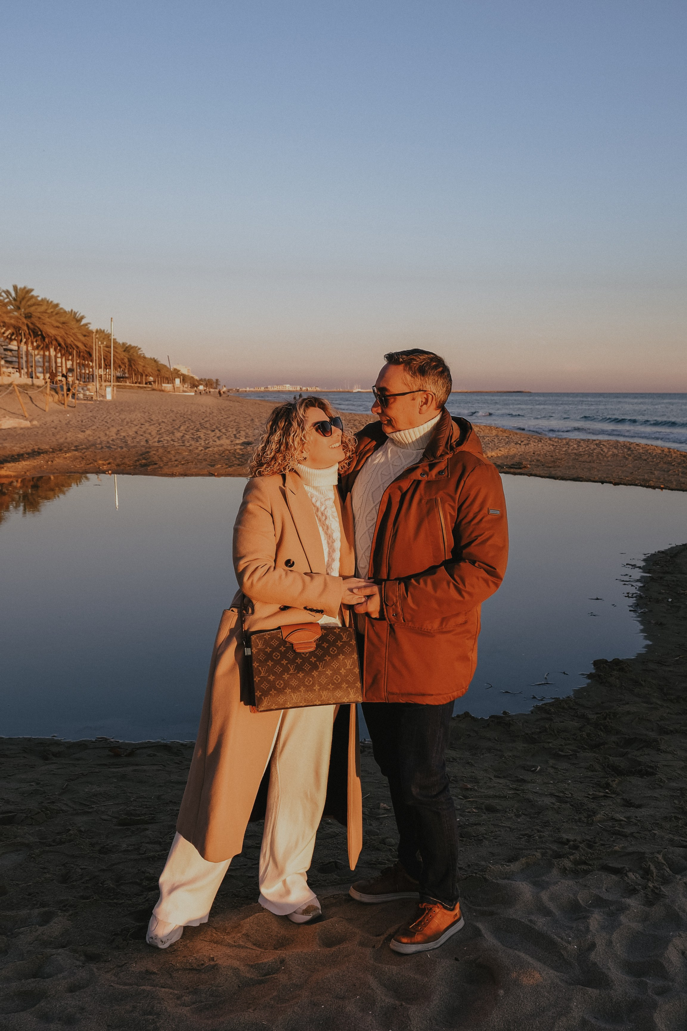 Sesión de pareja en la playa. Fotografía profesional en Calafell - Elena Medvedeva