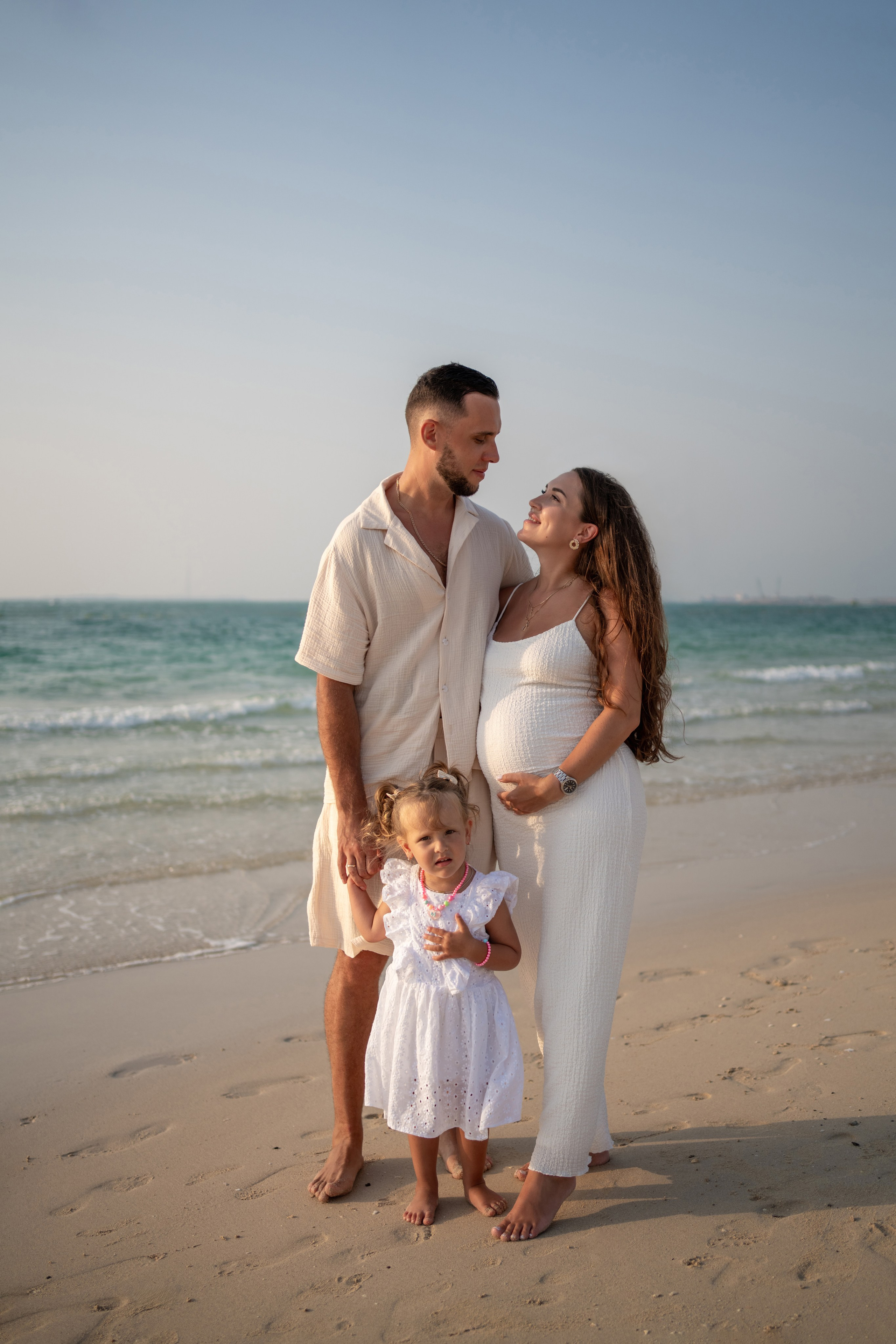 Golden hour, growing love. Angela Iakovleva — Family Photographer in Dubai