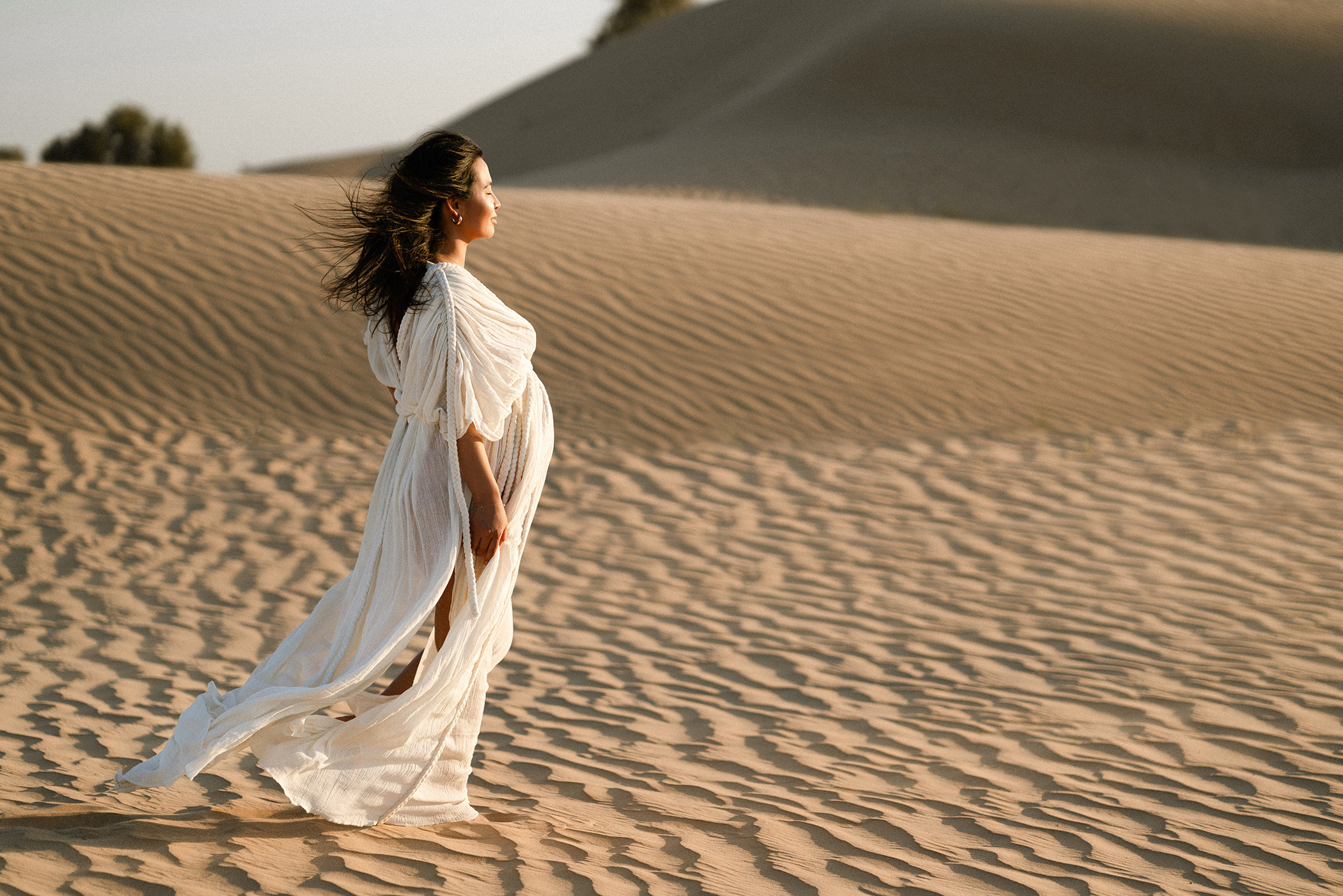 Sweet Mummy To Be in the desert. Angela Iakovleva — Family Photographer in Dubai