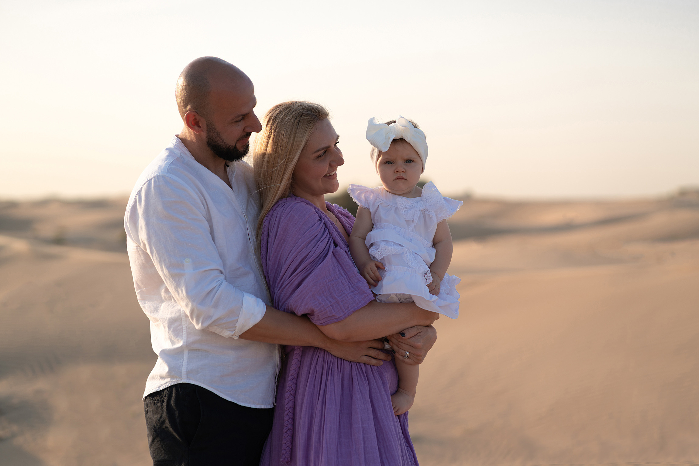 Beautiful sunset in the desert. Angela Iakovleva — Family Photographer in Dubai