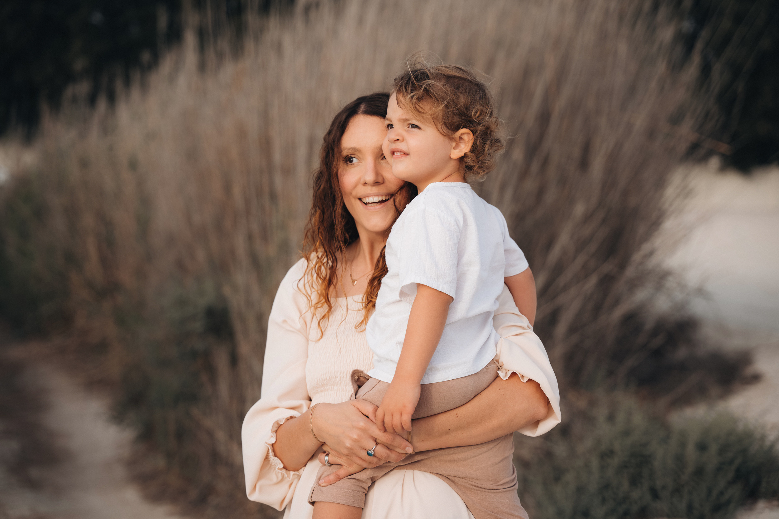 Beach play and fun. Angela Iakovleva — Family Photographer in Dubai