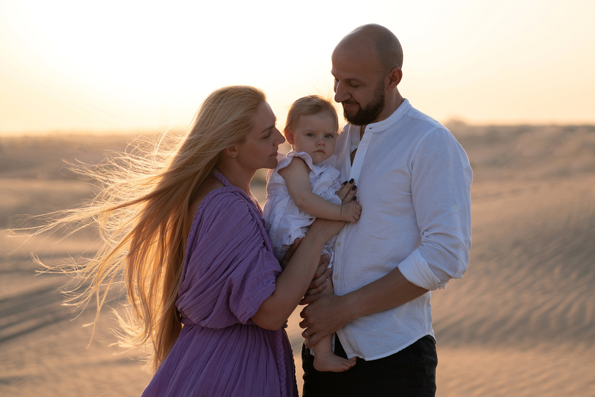 Beautiful sunset in the desert. Angela Iakovleva — Family Photographer in Dubai
