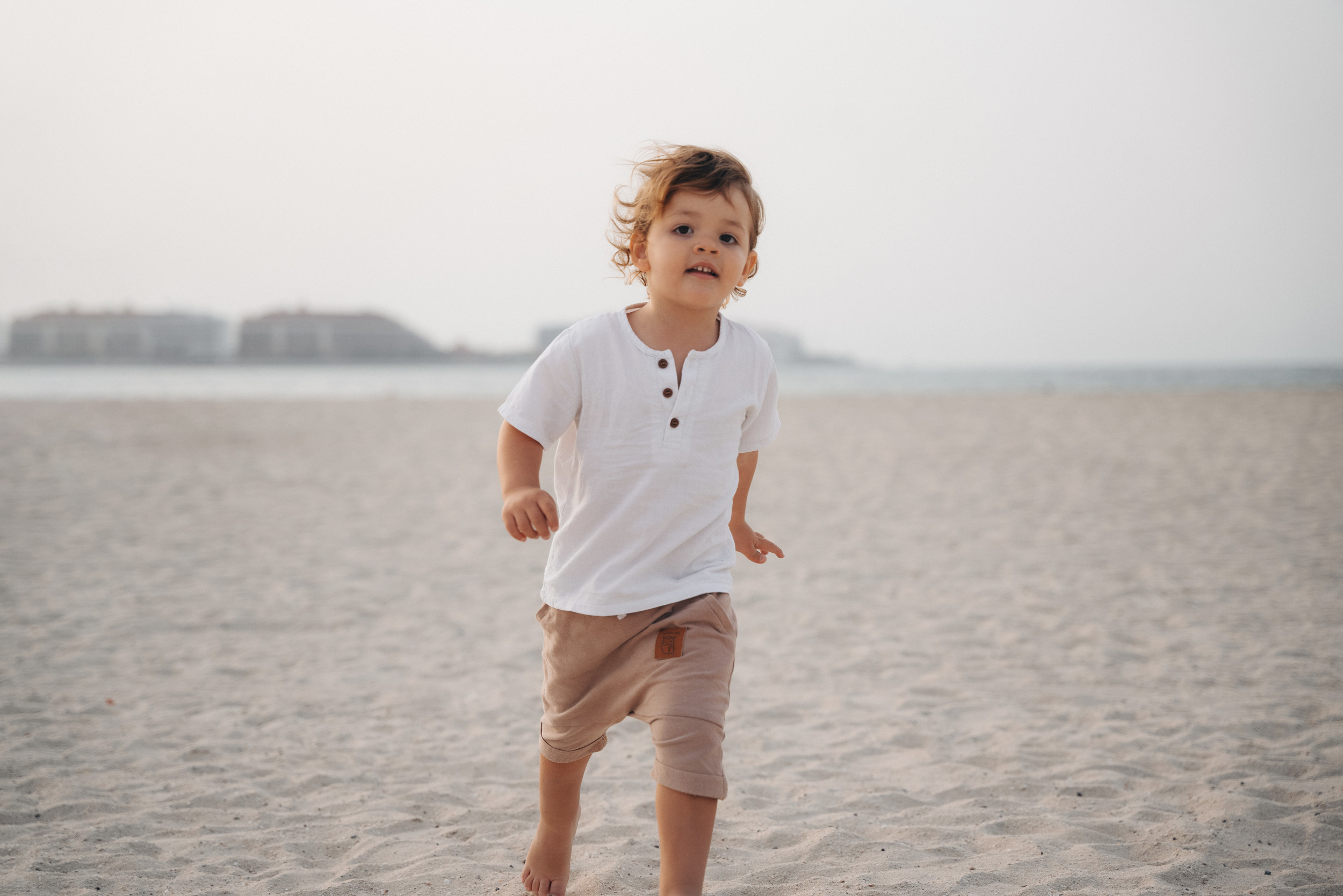 Beach play and fun. Angela Iakovleva — Family Photographer in Dubai