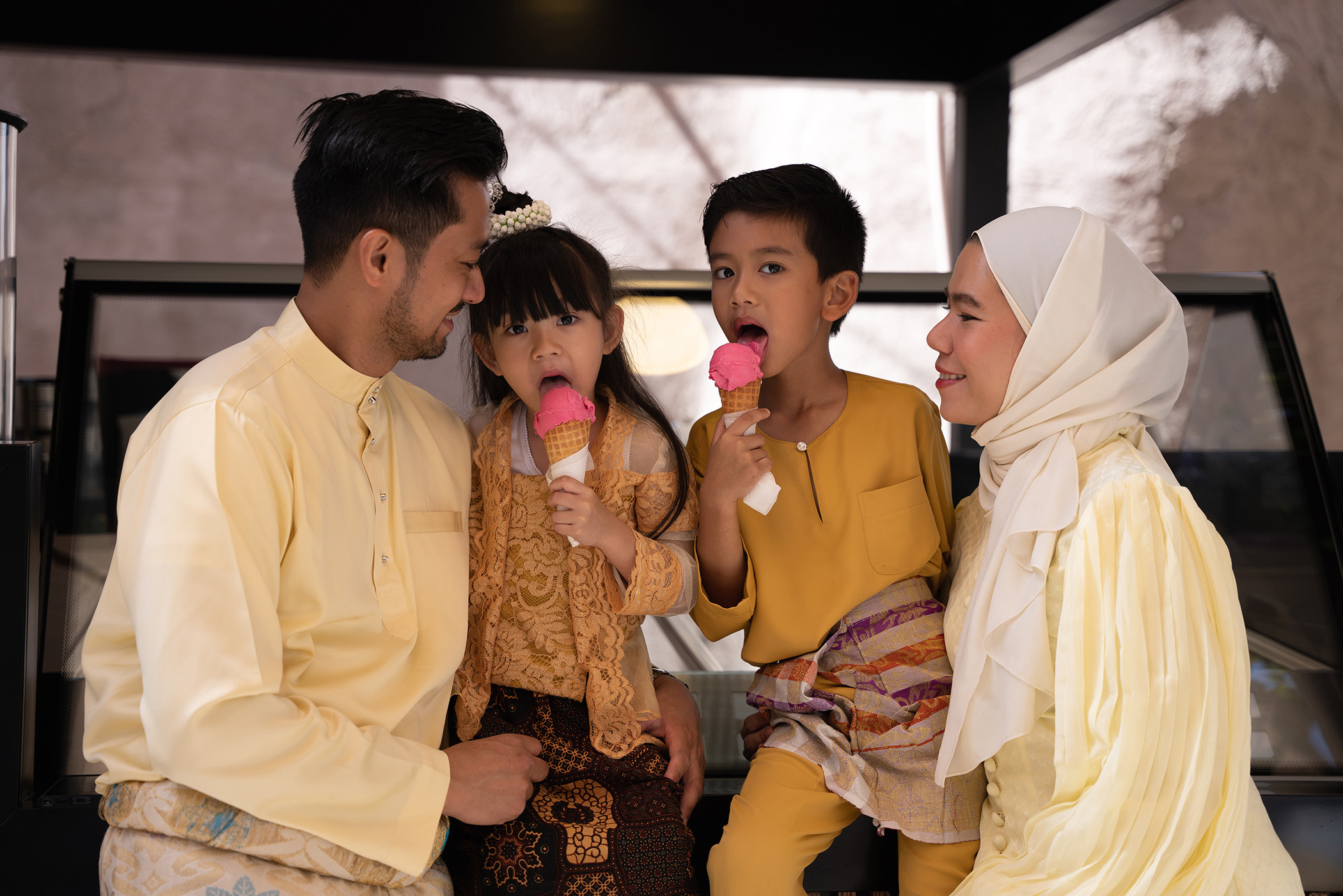 Morning walk in the Old city. Angela Iakovleva — Family Photographer in Dubai