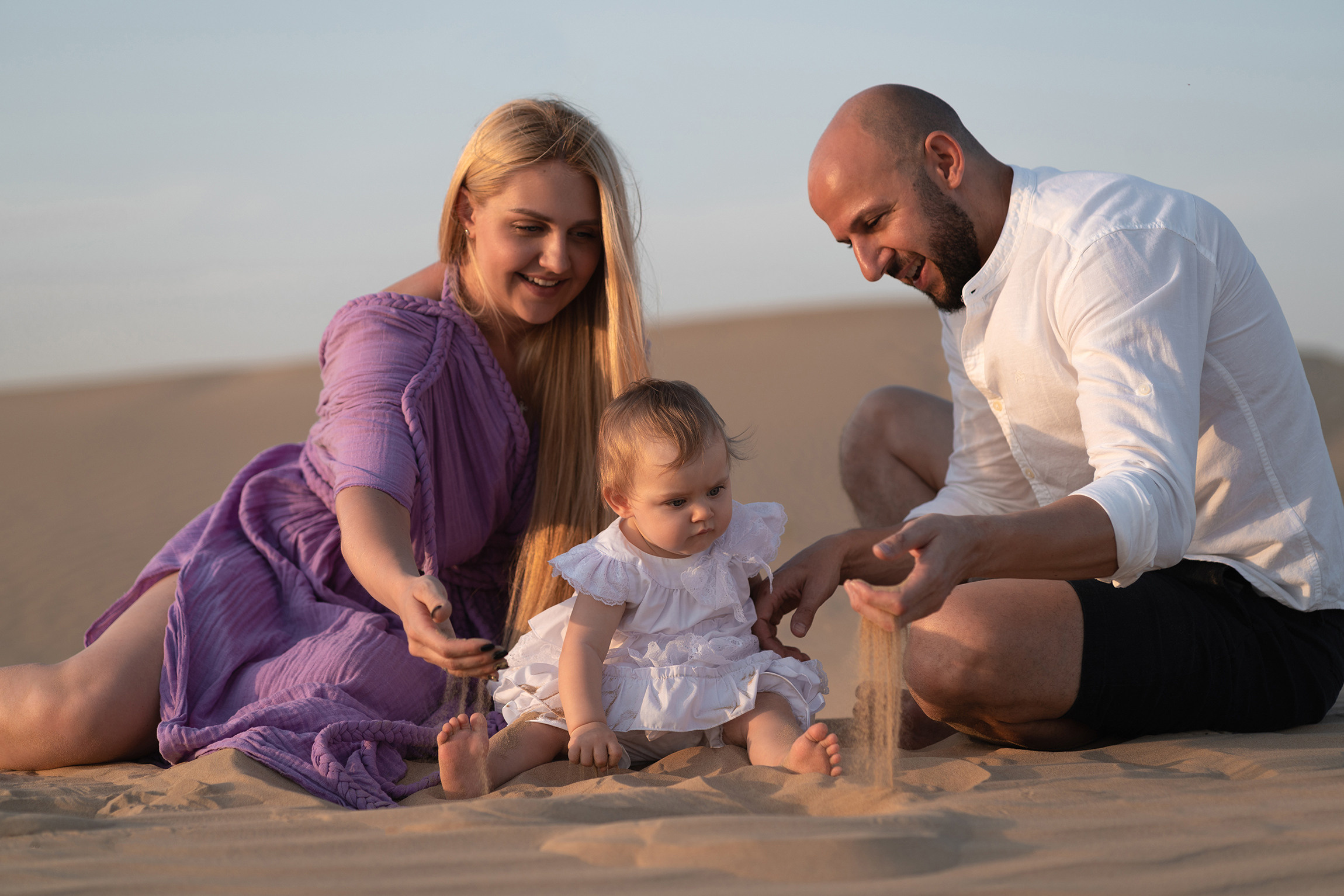 Beautiful sunset in the desert. Angela Iakovleva — Family Photographer in Dubai