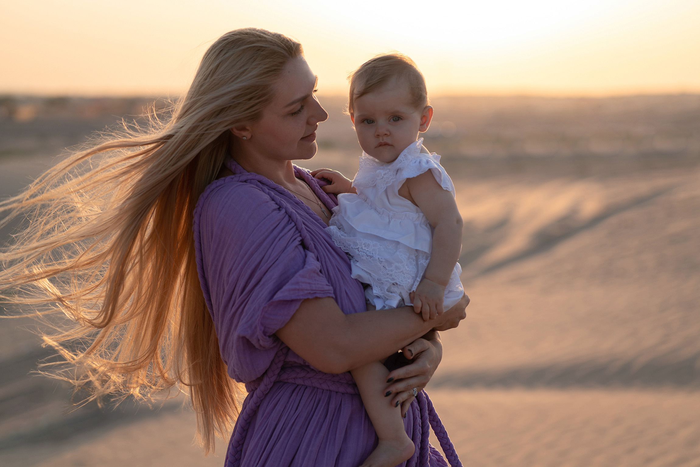 Beautiful sunset in the desert. Angela Iakovleva — Family Photographer in Dubai