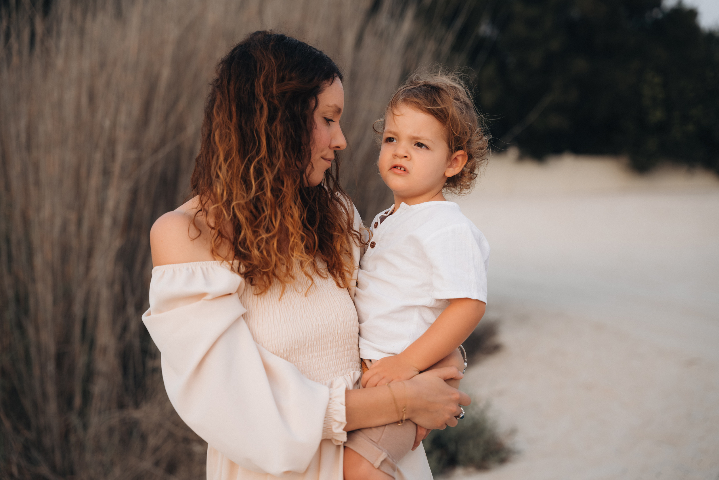 Beach play and fun. Angela Iakovleva — Family Photographer in Dubai