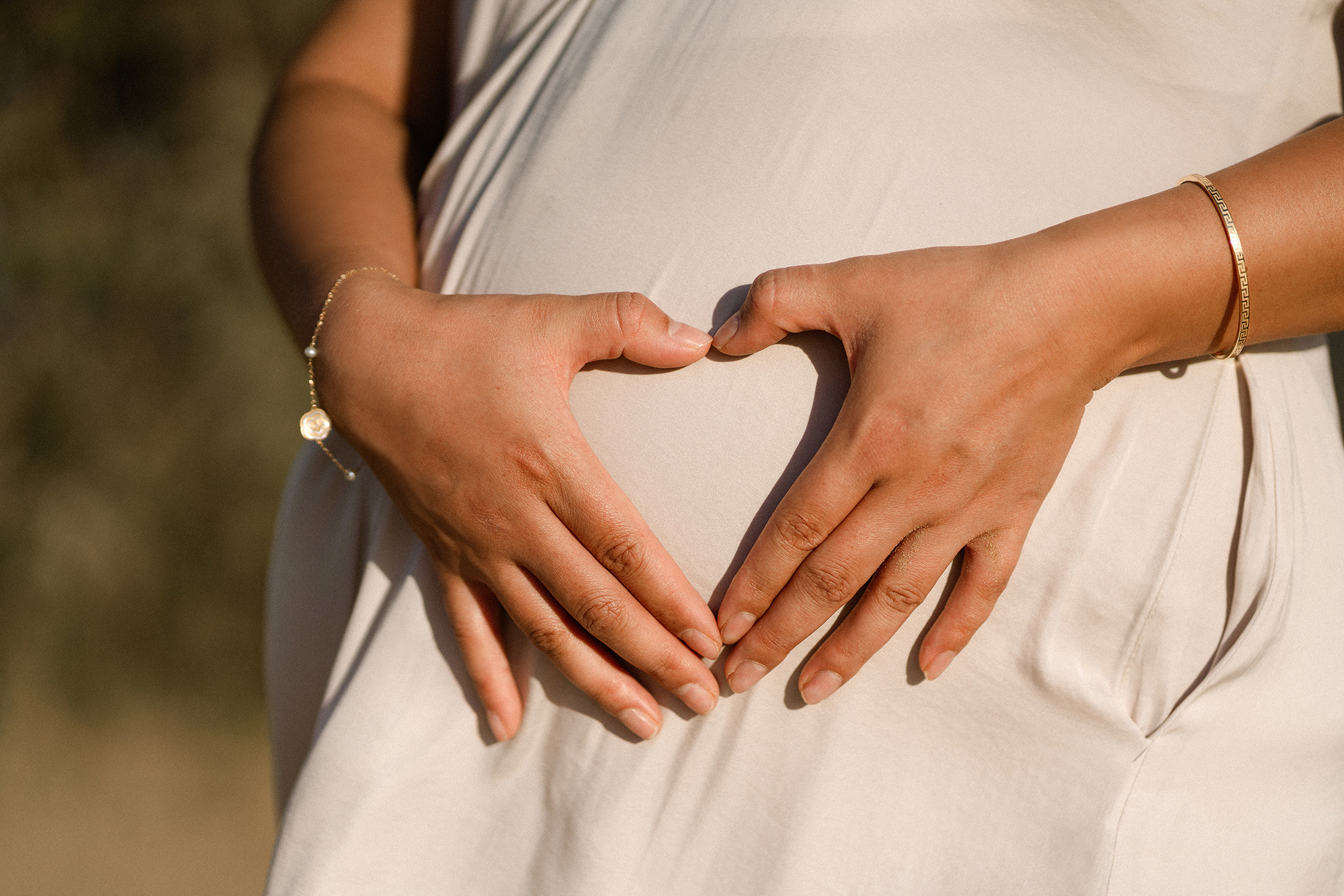 Sweet Mummy To Be in the desert. Angela Iakovleva — Family Photographer in Dubai