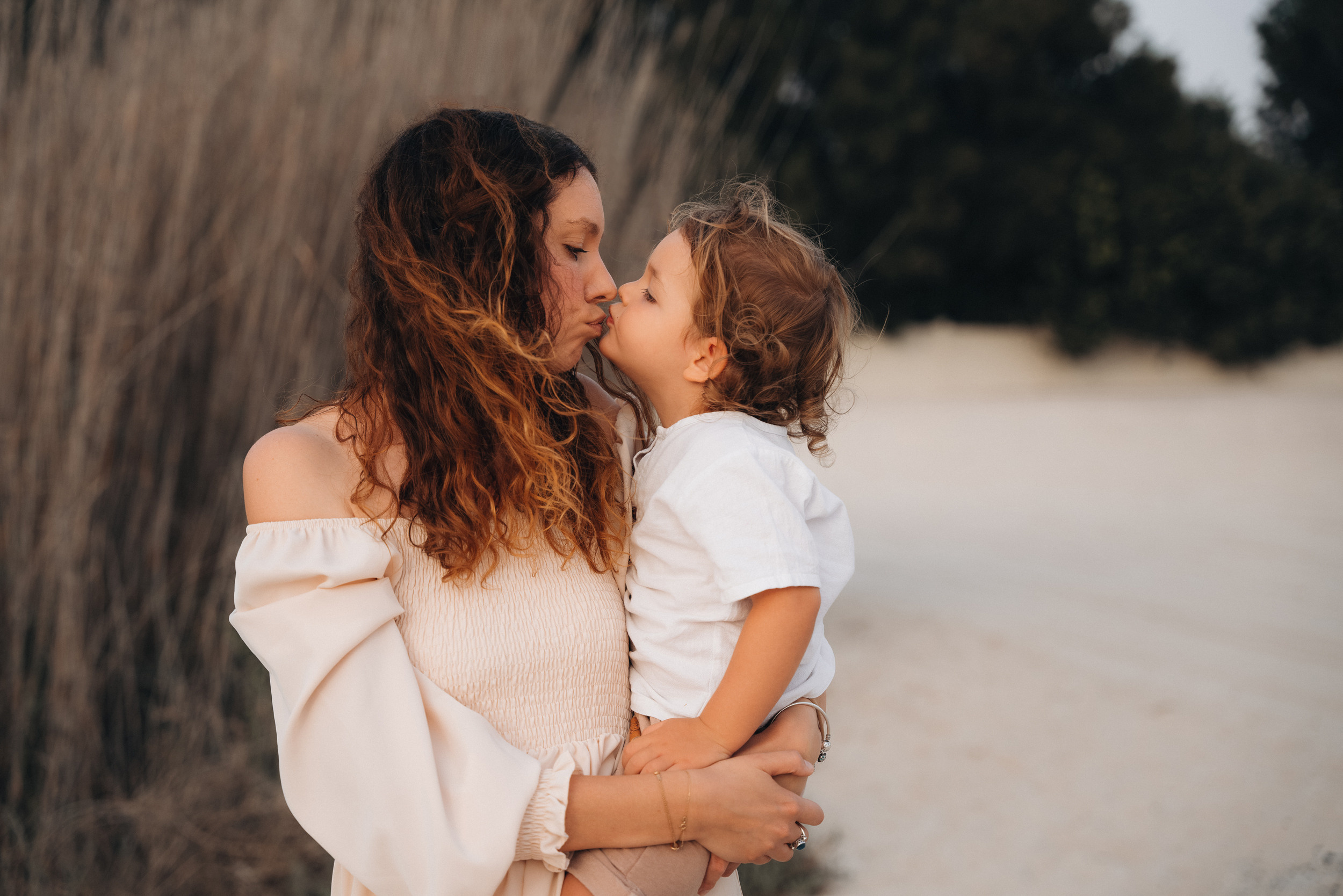 Beach play and fun. Angela Iakovleva — Family Photographer in Dubai