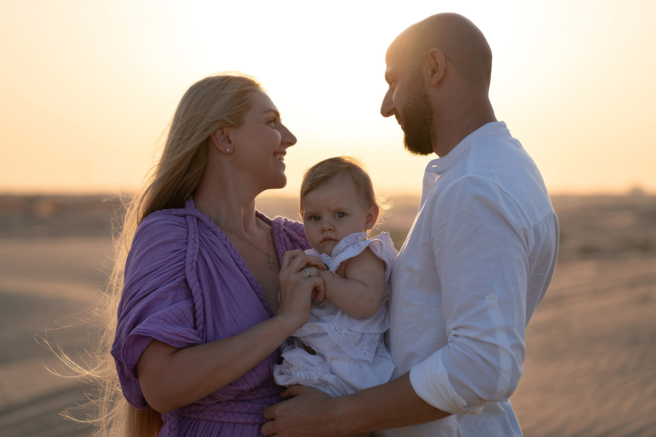 Beautiful sunset in the desert. Angela Iakovleva — Family Photographer in Dubai