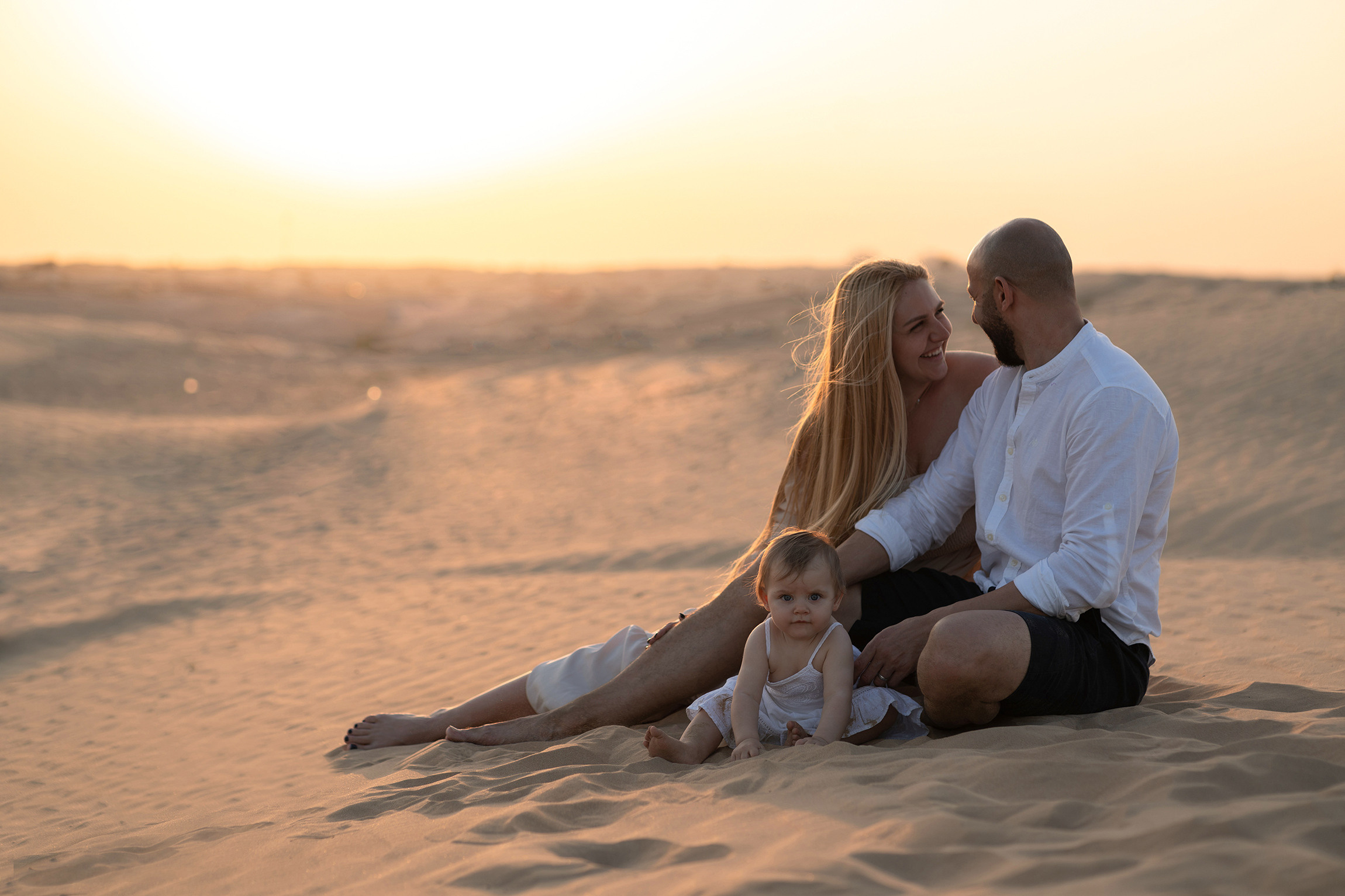 Beautiful sunset in the desert. Angela Iakovleva — Family Photographer in Dubai