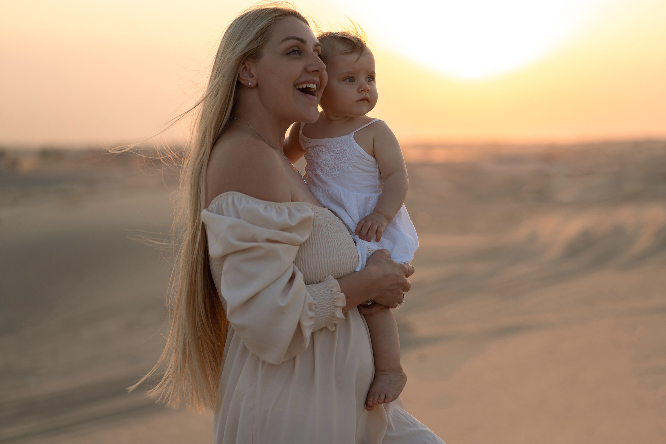 Beautiful sunset in the desert. Angela Iakovleva — Family Photographer in Dubai