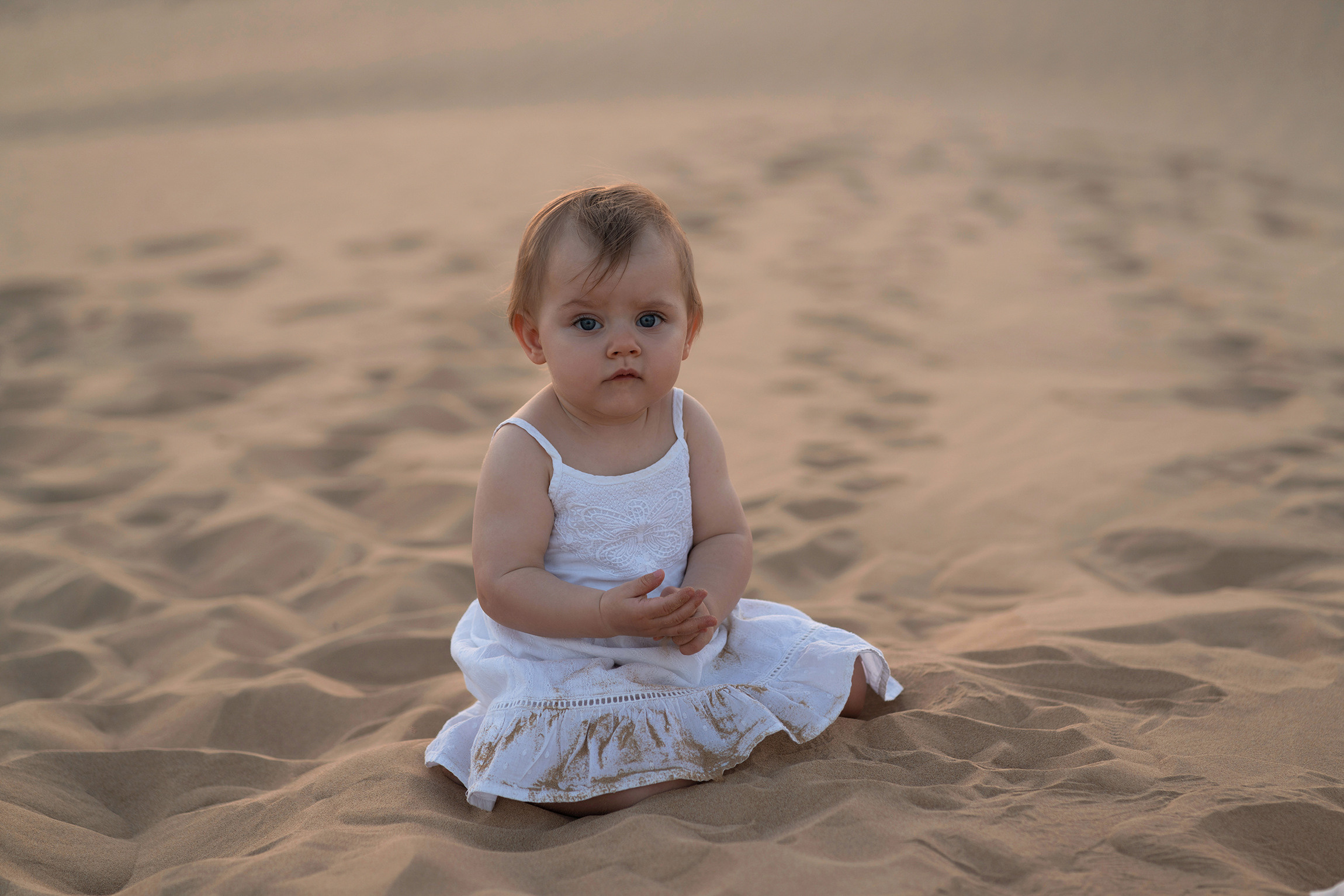 Beautiful sunset in the desert. Angela Iakovleva — Family Photographer in Dubai