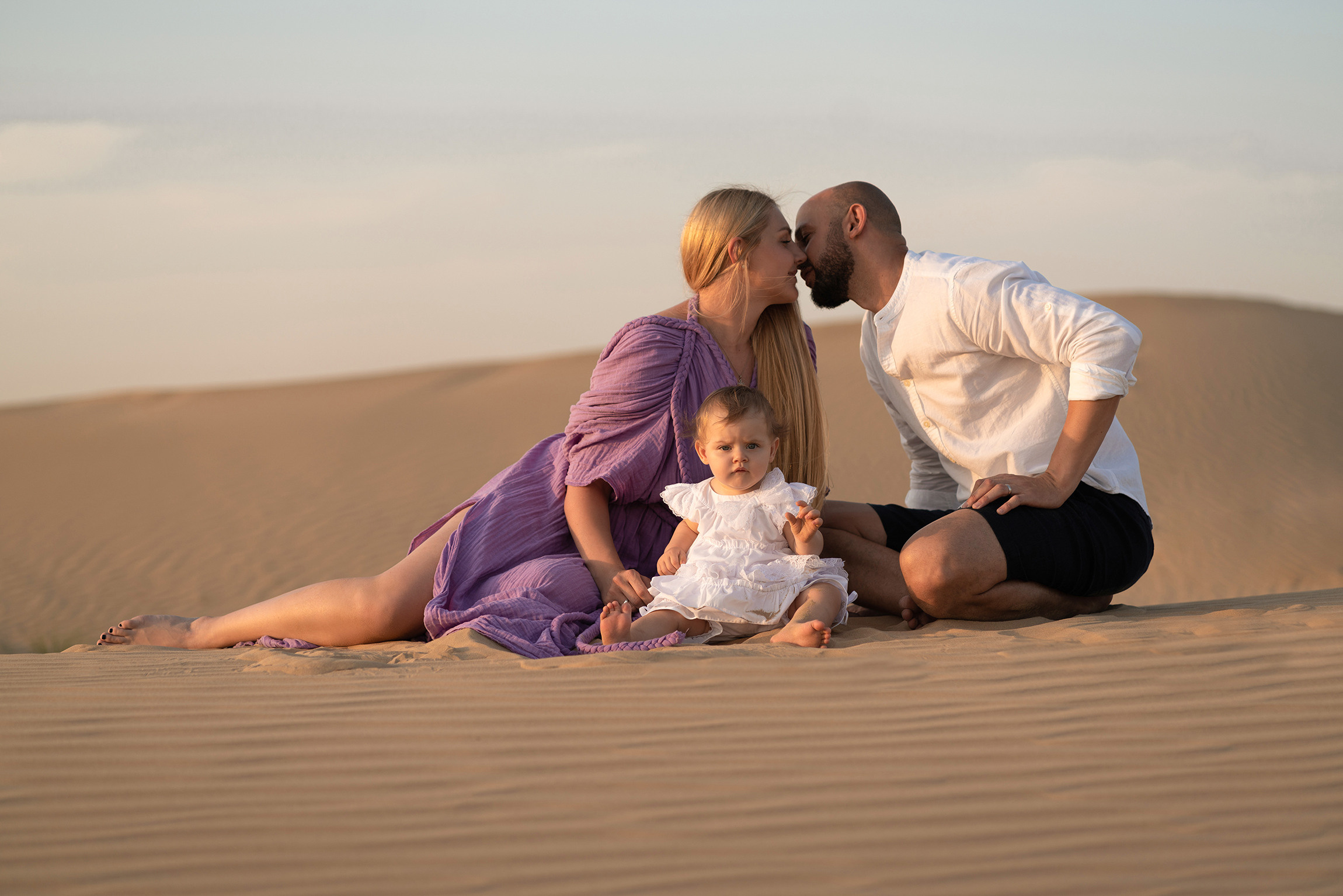 Beautiful sunset in the desert. Angela Iakovleva — Family Photographer in Dubai