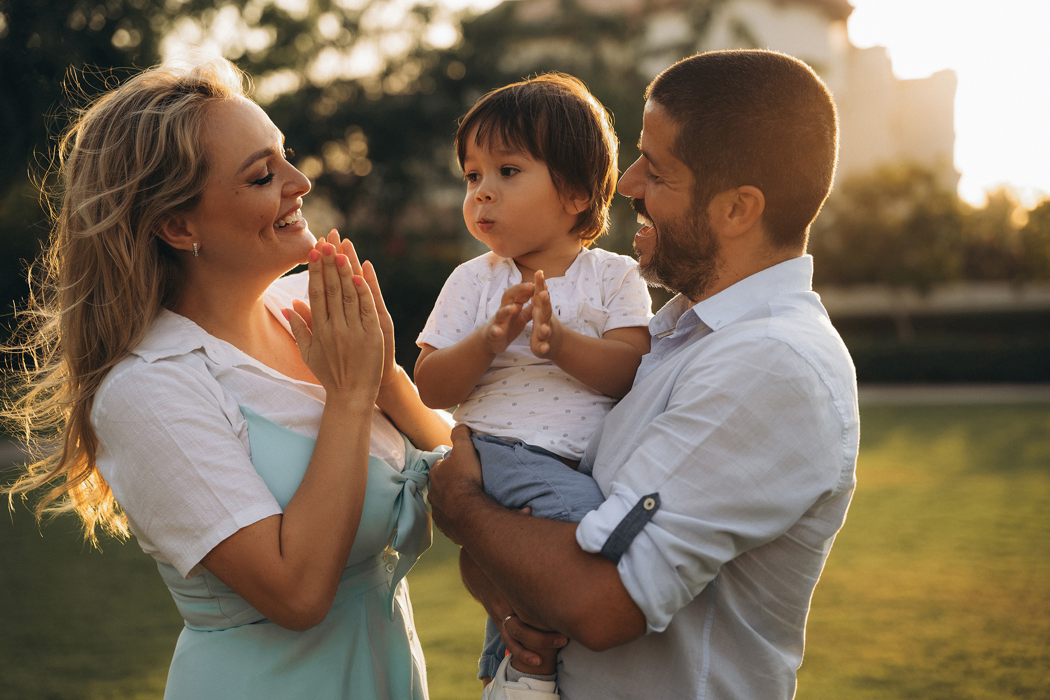 Sunset walk in the park. Angela Iakovleva — Family Photographer in Dubai