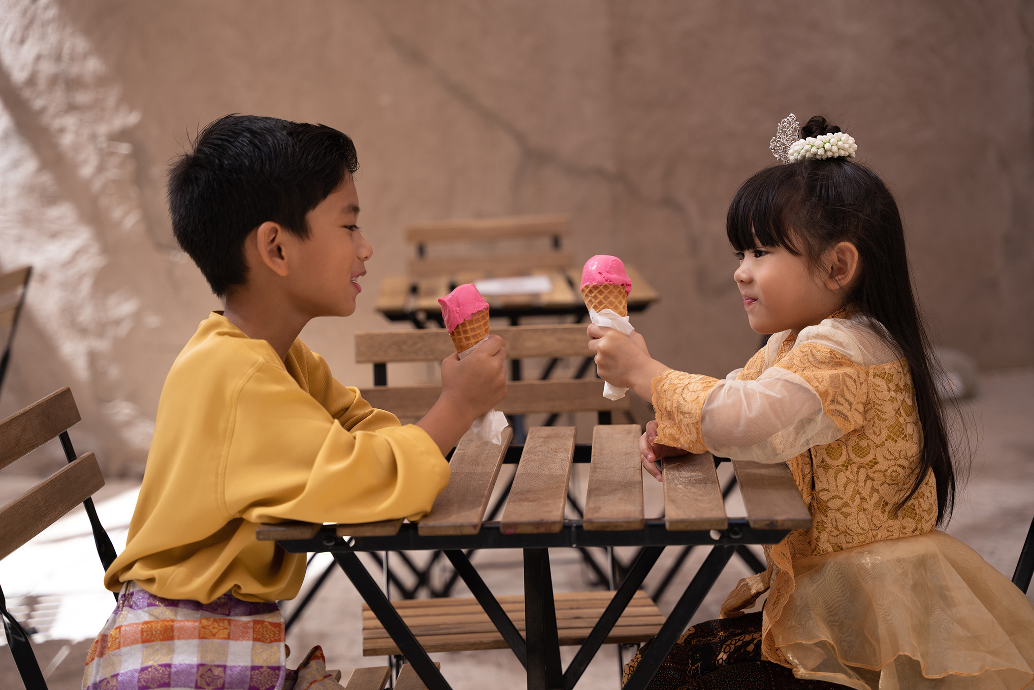 Morning walk in the Old city. Angela Iakovleva — Family Photographer in Dubai