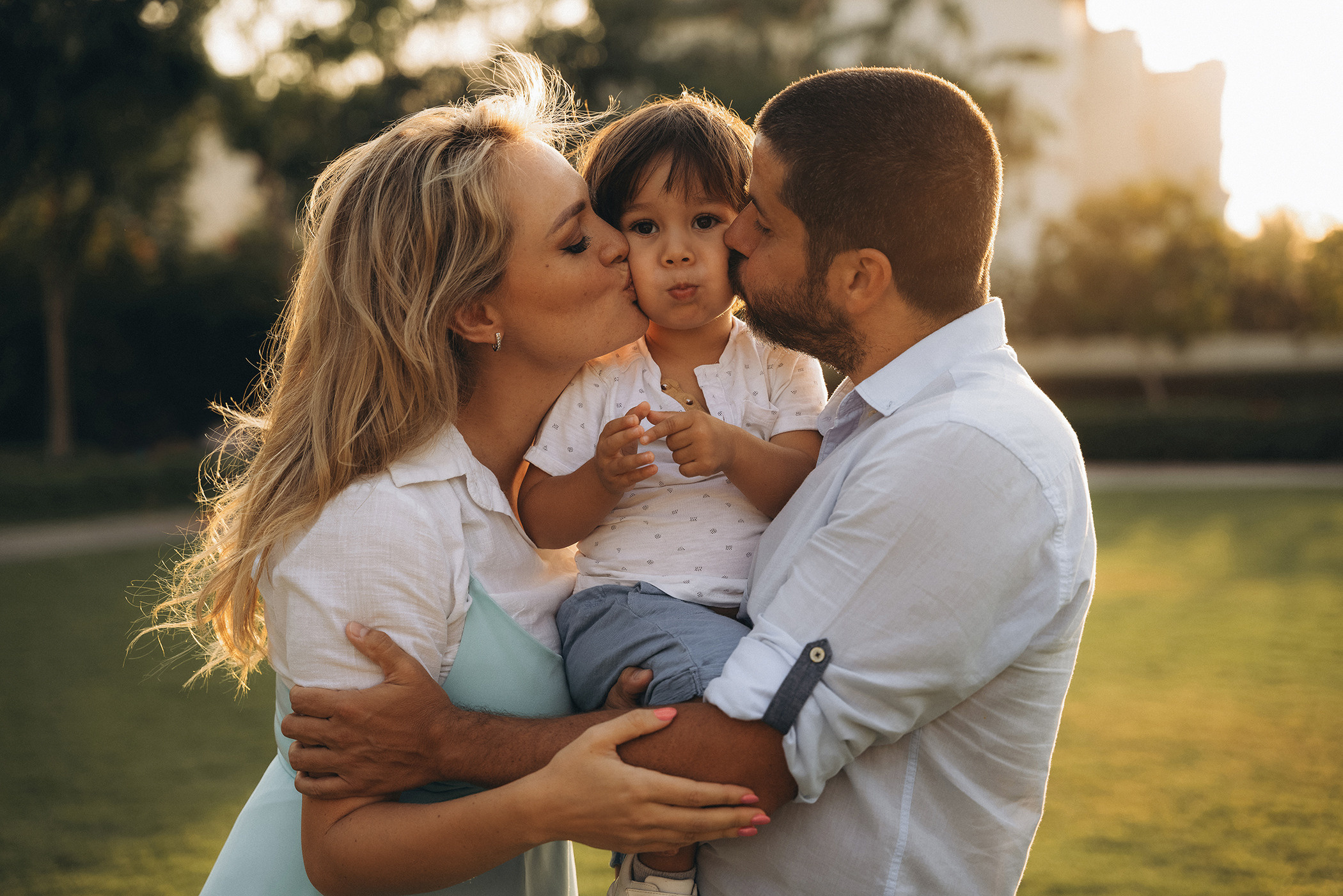 Sunset walk in the park. Angela Iakovleva — Family Photographer in Dubai