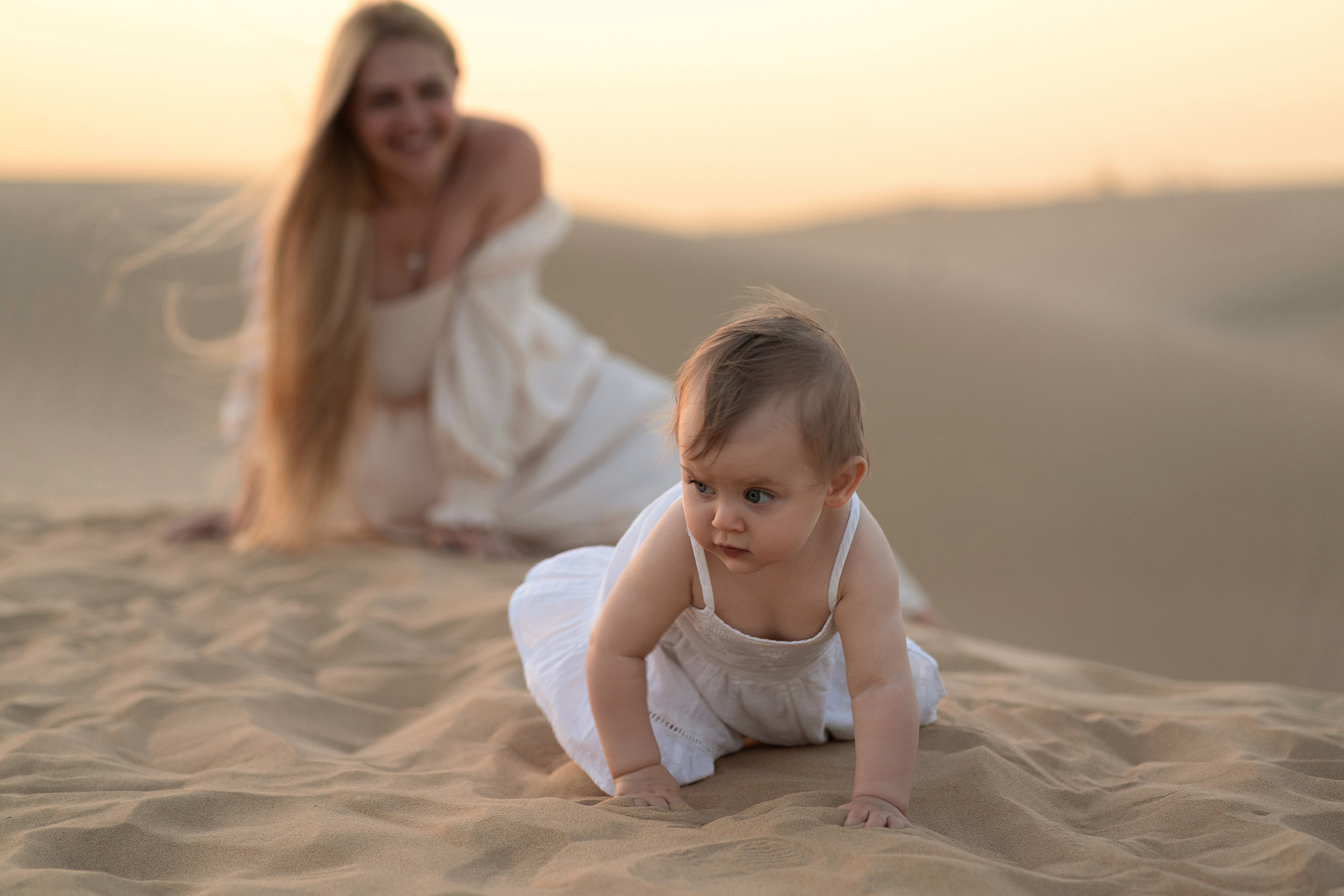 Beautiful sunset in the desert. Angela Iakovleva — Family Photographer in Dubai