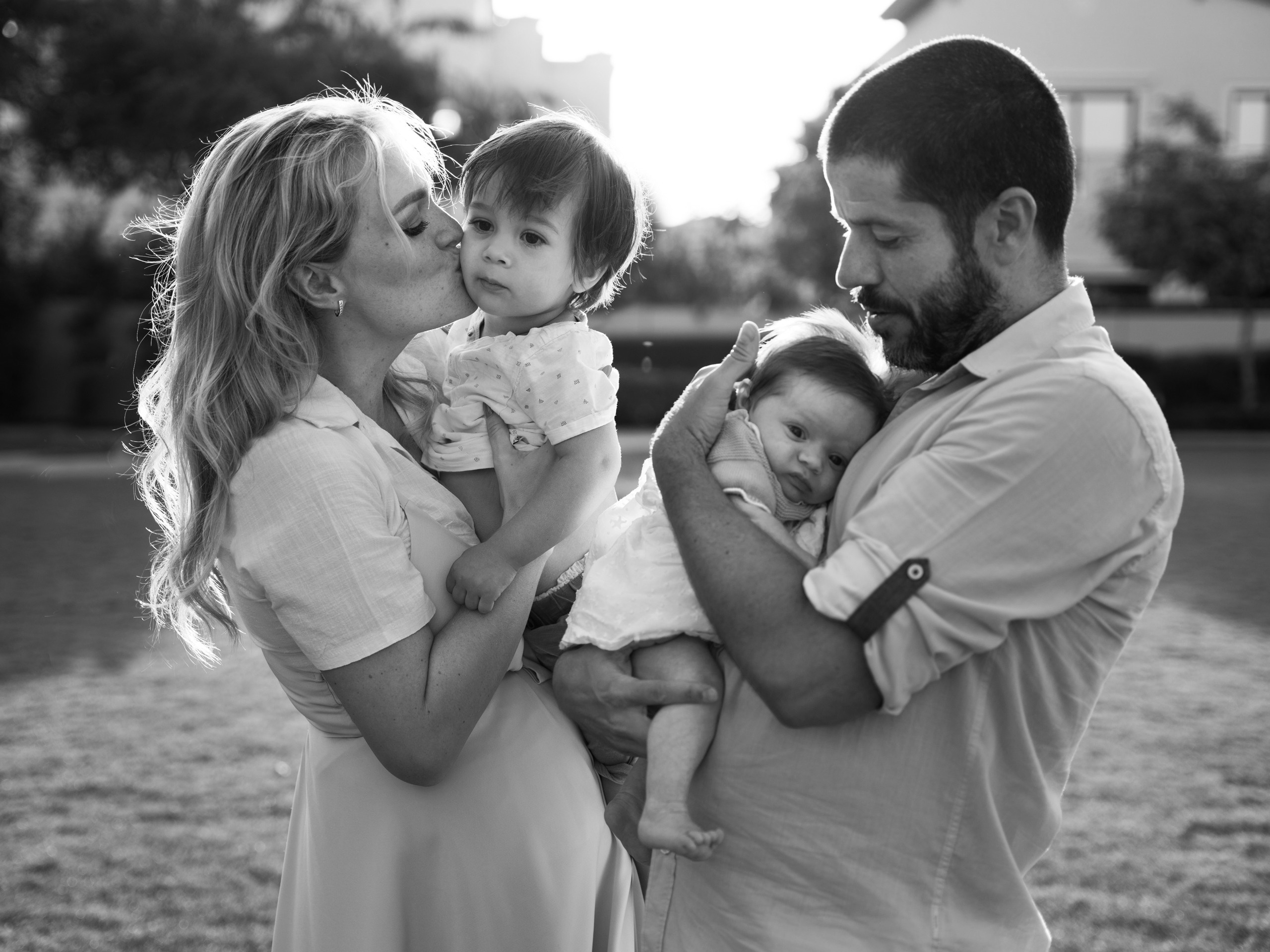 Sunset walk in the park. Angela Iakovleva — Family Photographer in Dubai