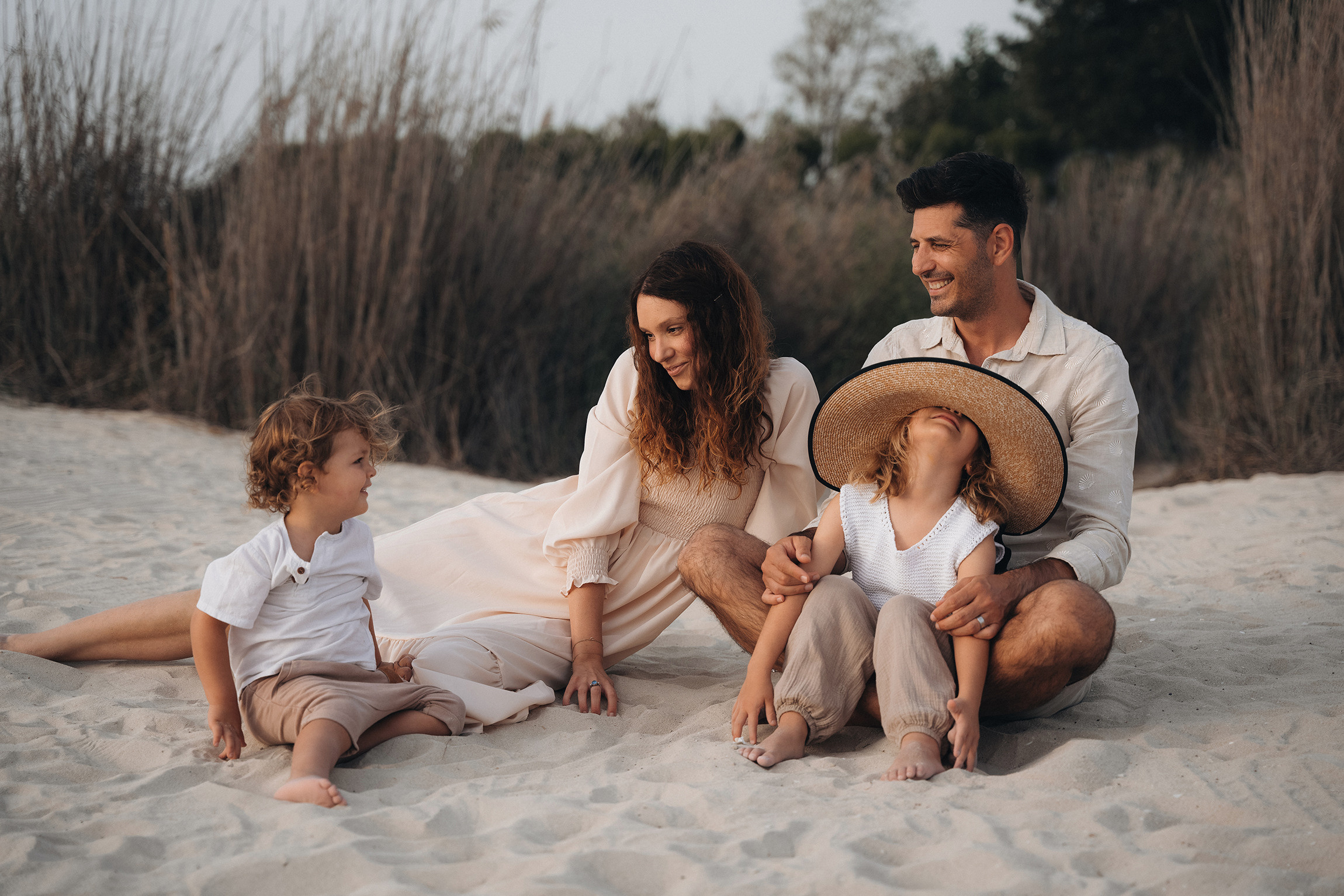 Beach play and fun. Angela Iakovleva — Family Photographer in Dubai