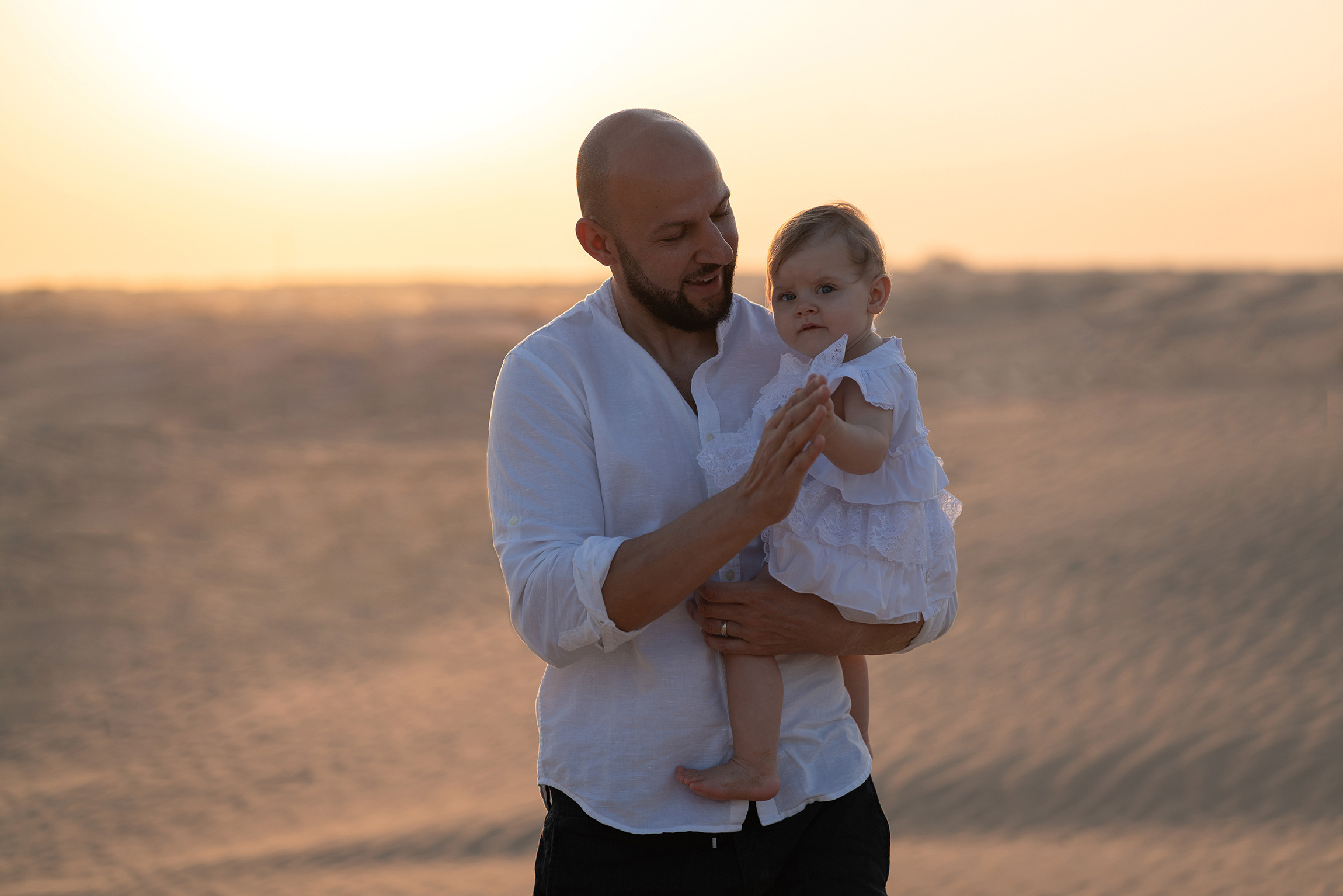 Beautiful sunset in the desert. Angela Iakovleva — Family Photographer in Dubai