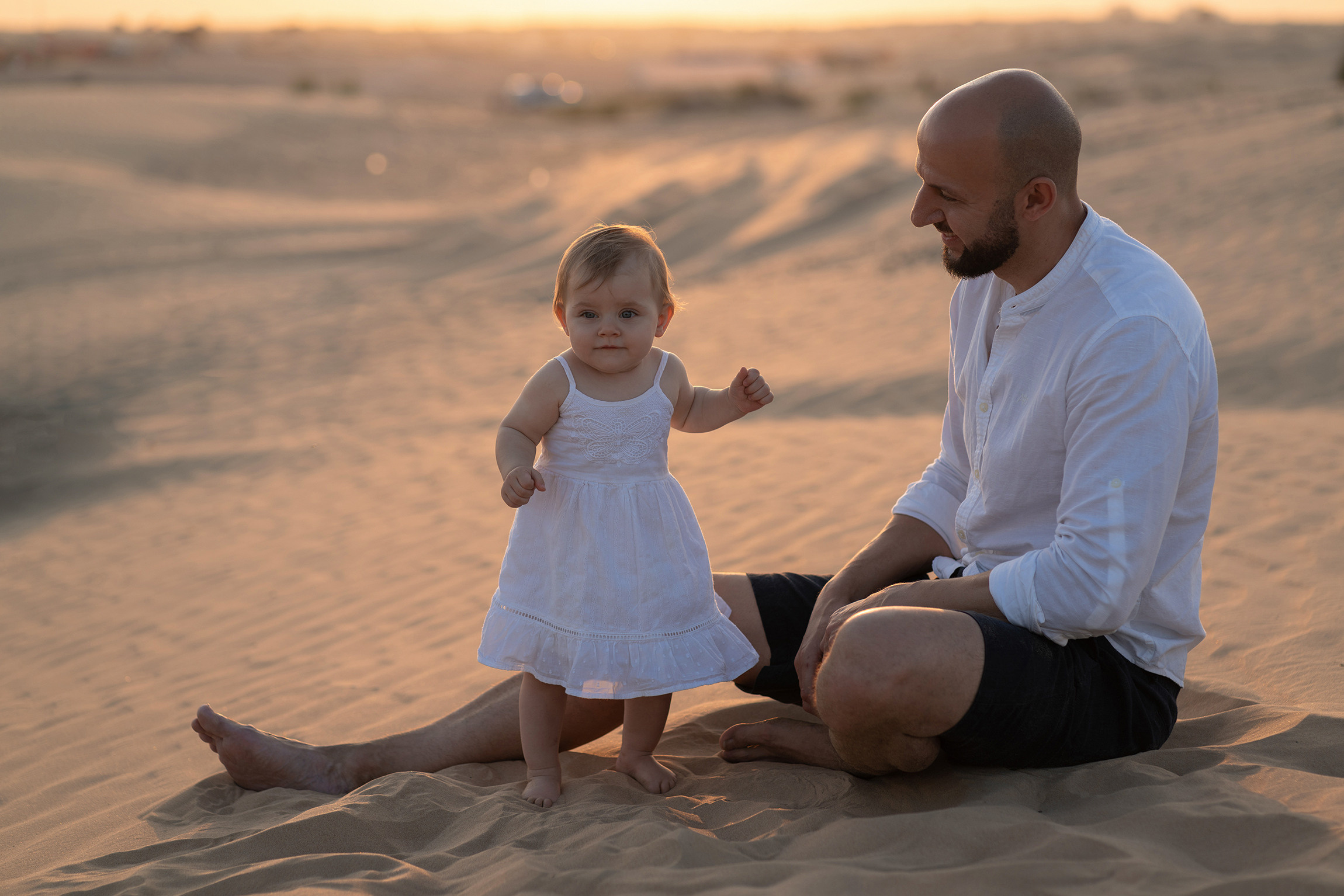 Beautiful sunset in the desert. Angela Iakovleva — Family Photographer in Dubai