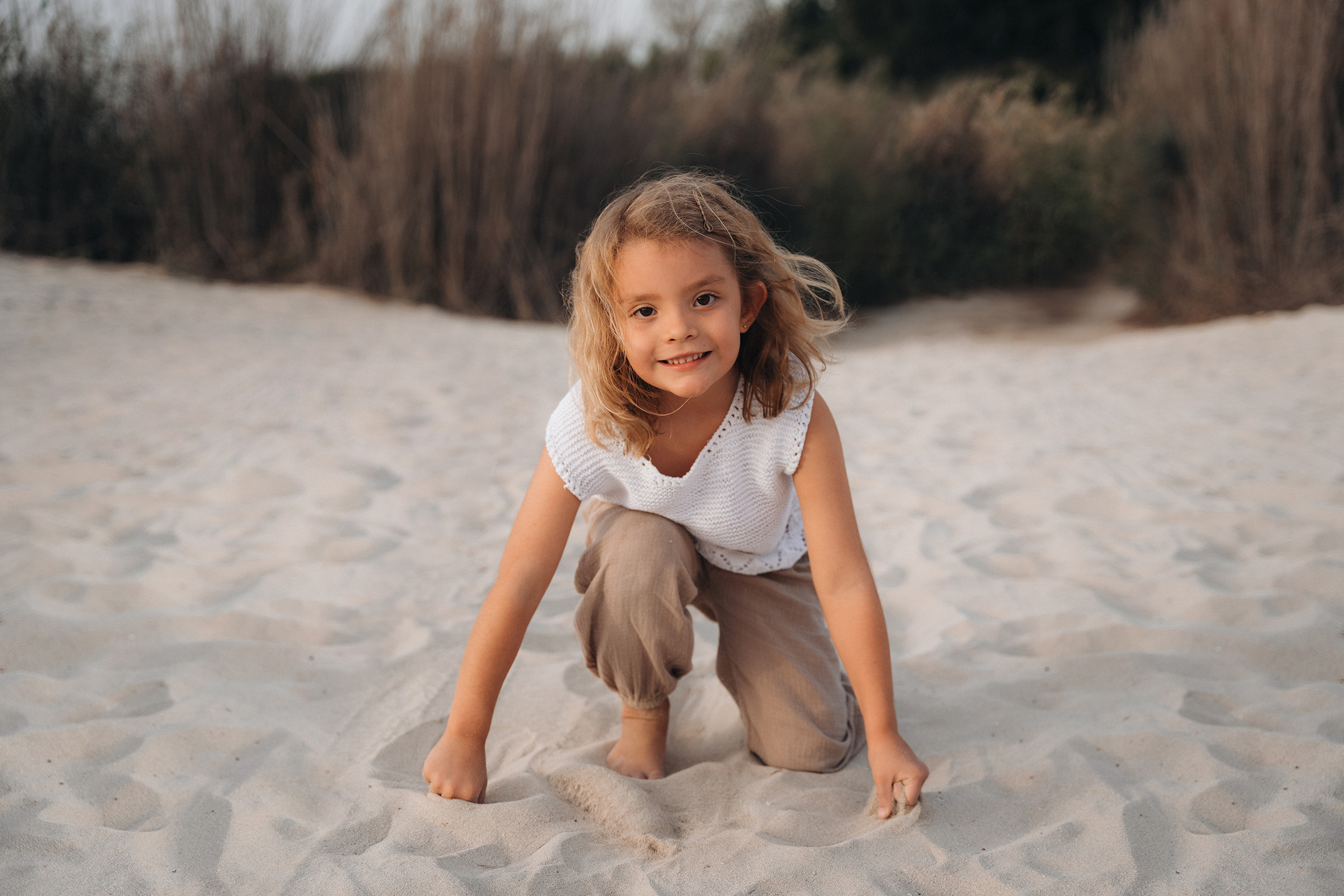 Beach play and fun. Angela Iakovleva — Family Photographer in Dubai