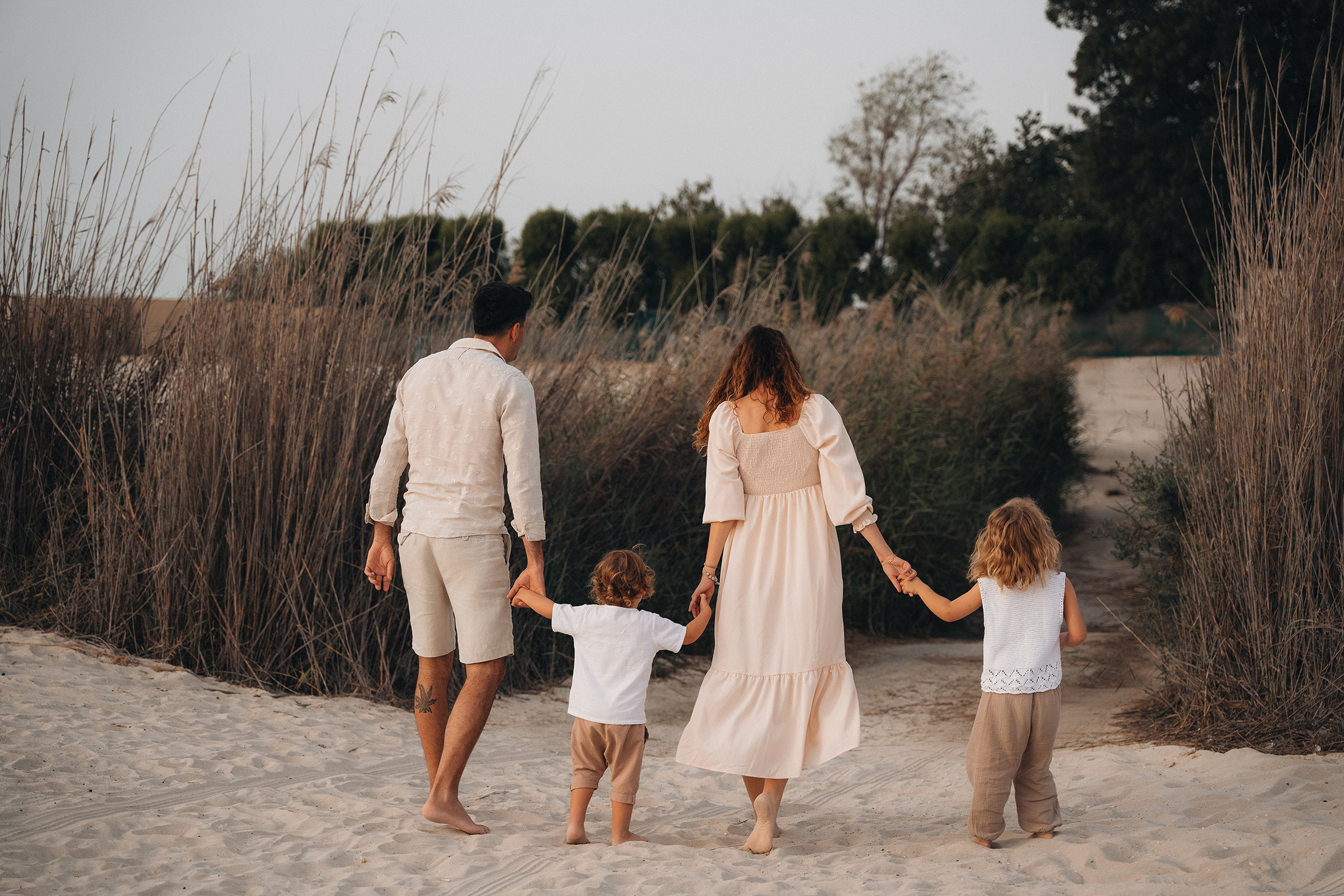 Beach play and fun. Angela Iakovleva — Family Photographer in Dubai