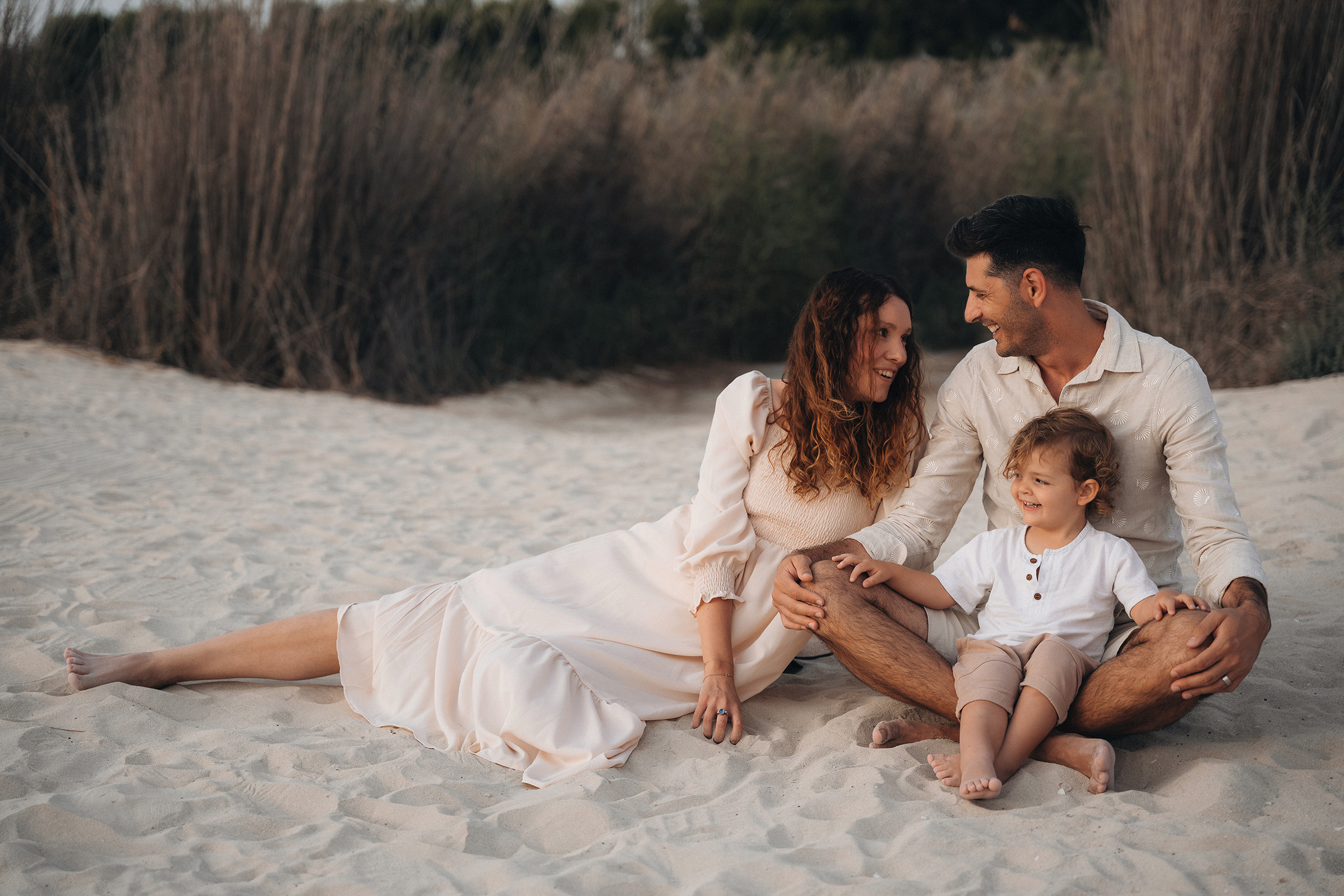 Beach play and fun. Angela Iakovleva — Family Photographer in Dubai