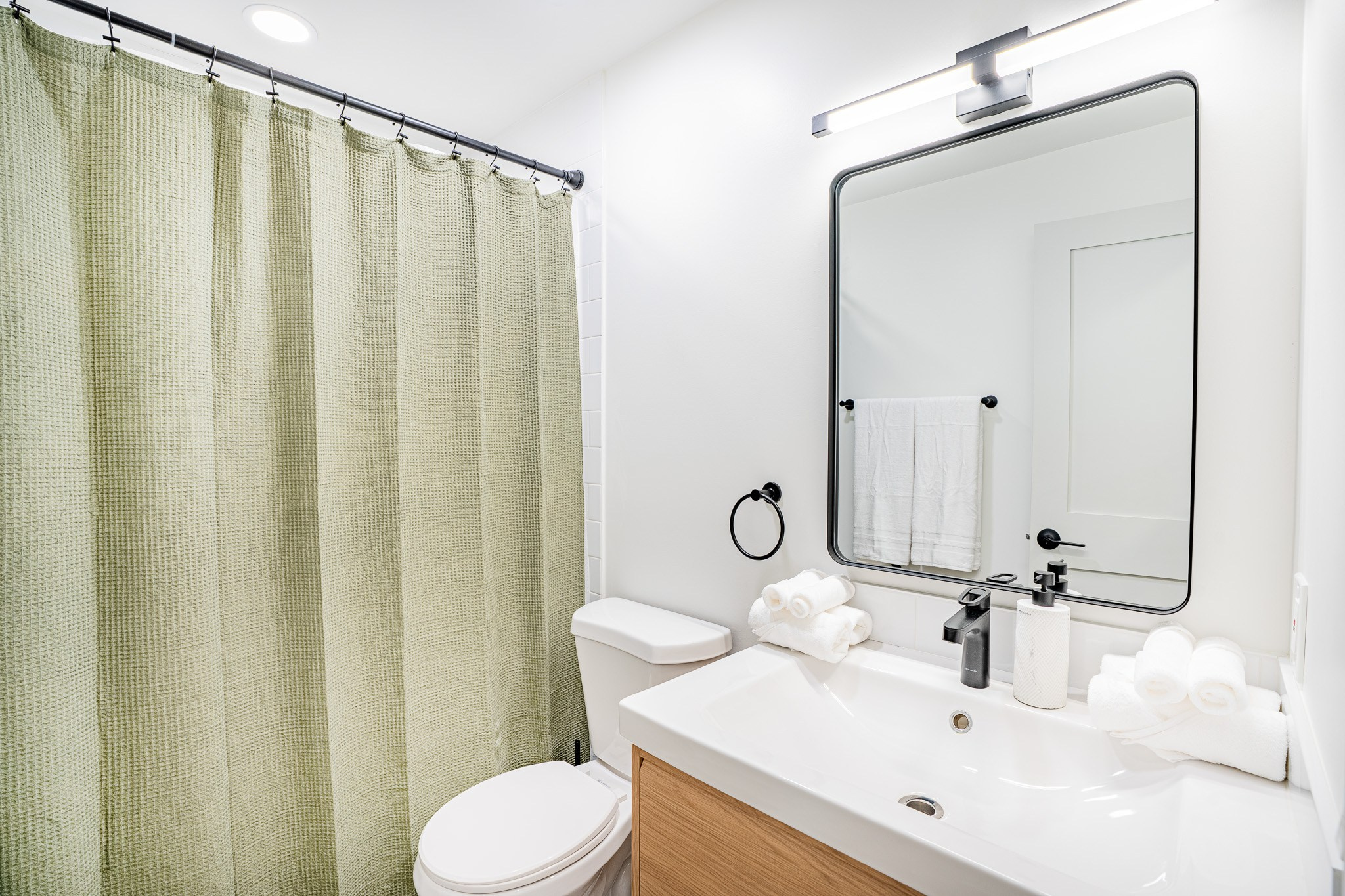 Airbnb: Real Estate 01. Welcome to my video and photo world!