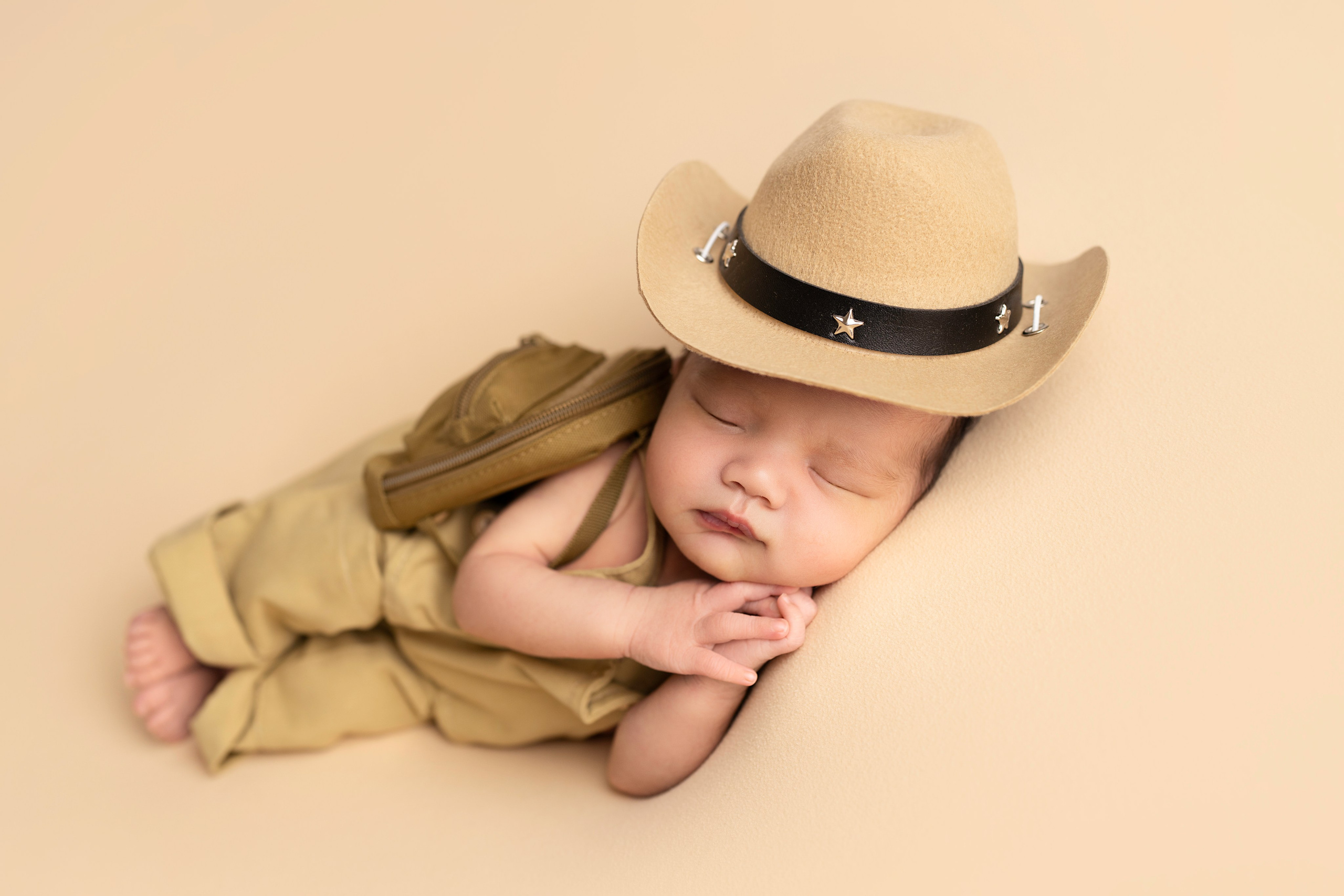 NEWBORN PHOTOGRAPHY. Newborn, Sitter and Cake Smash Photographer in Doha, Qatar