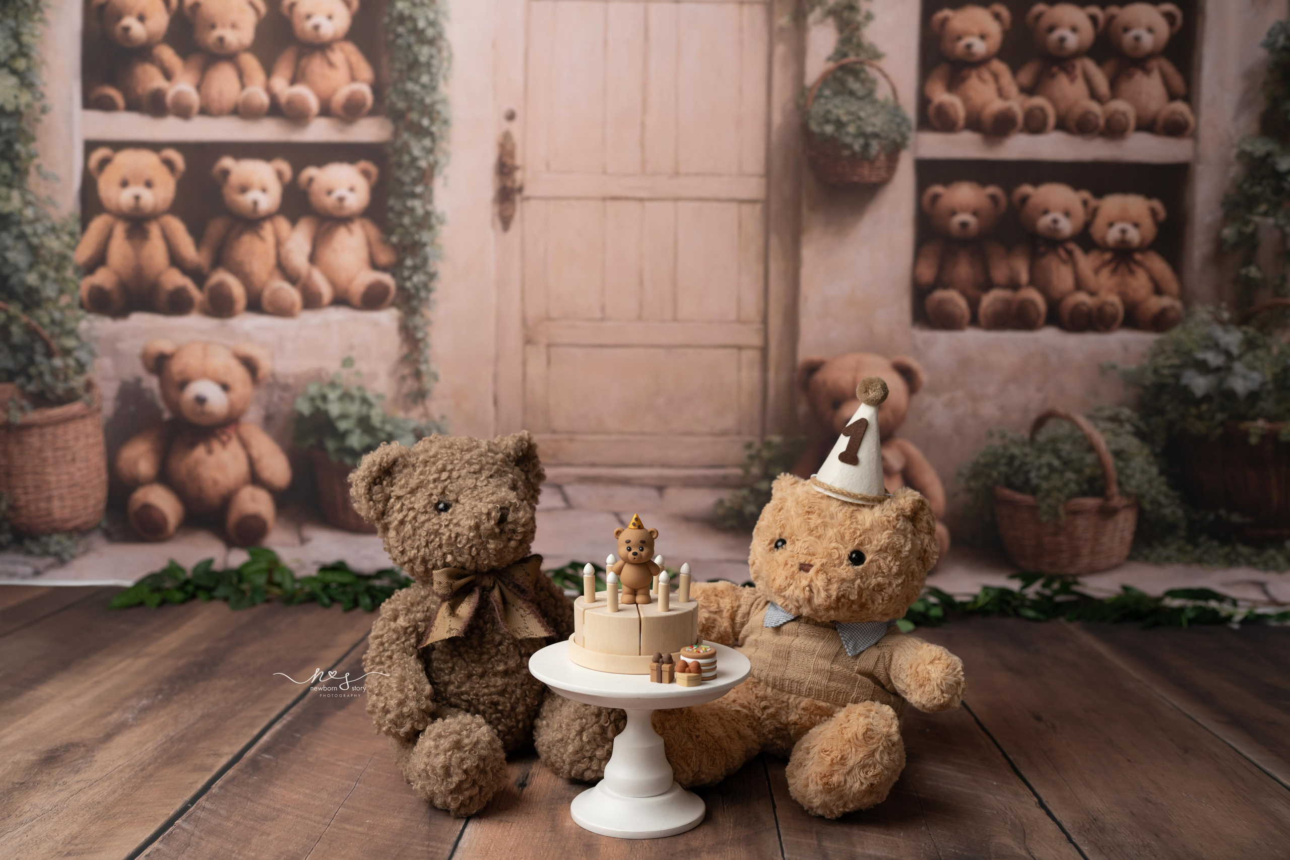 CAKE SMASH PHOTOGRAPHY. Newborn, Sitter and Cake Smash Photographer in Doha, Qatar