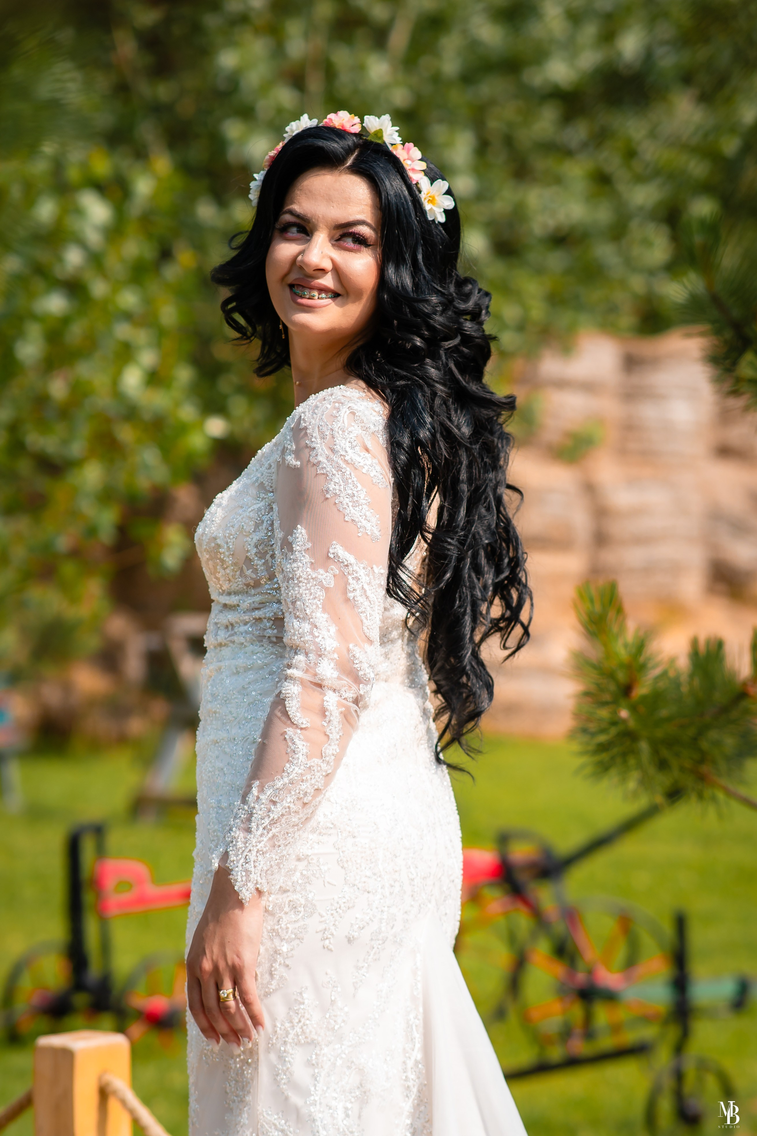 Cristina și Angelica. MBT STUDIO