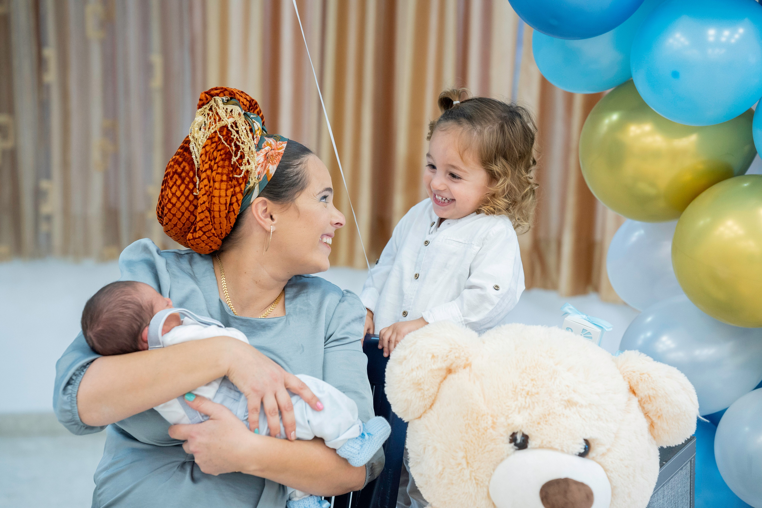 הברית של יוסף וחנה. יוסף מזרחי צילום חתונה, ברית וזוגיות. צלם מקצועי שאוהב להוציא אתכם הכי יפים ברגעים הכי מרגשים