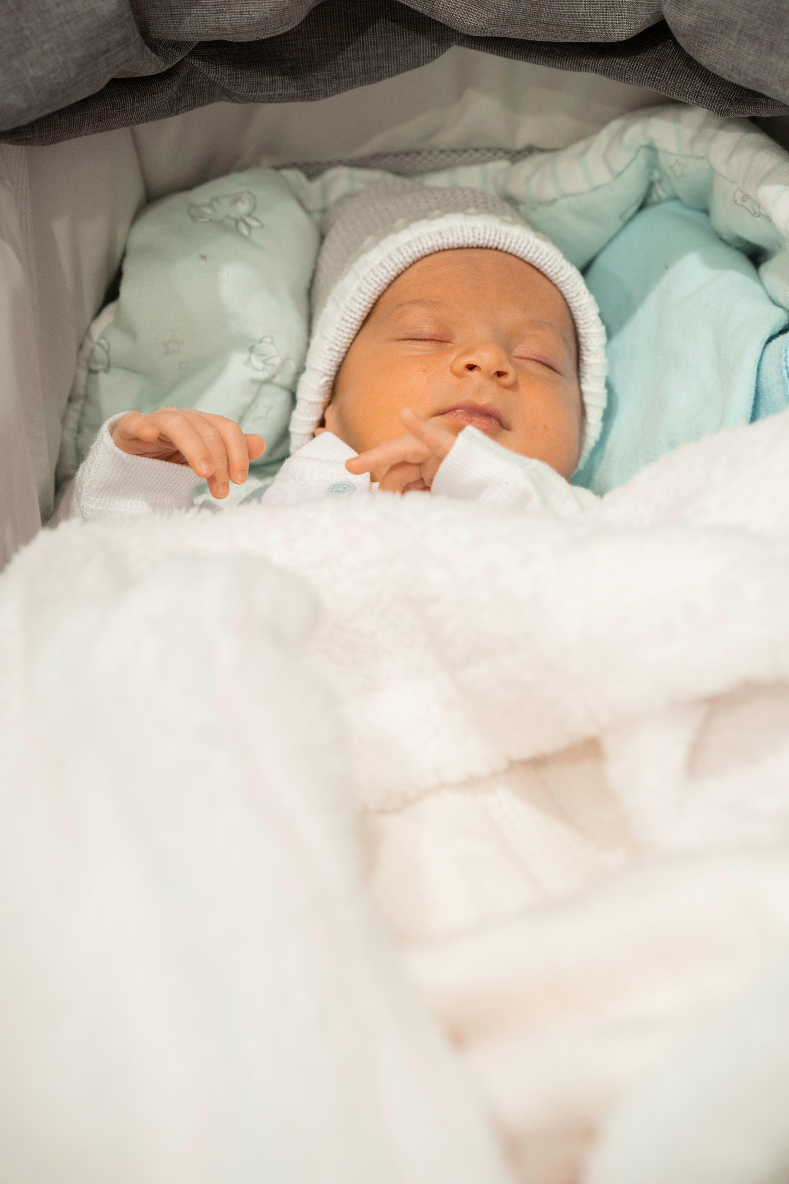 הברית של יוסף וחנה. יוסף מזרחי צילום חתונה, ברית וזוגיות. צלם מקצועי שאוהב להוציא אתכם הכי יפים ברגעים הכי מרגשים