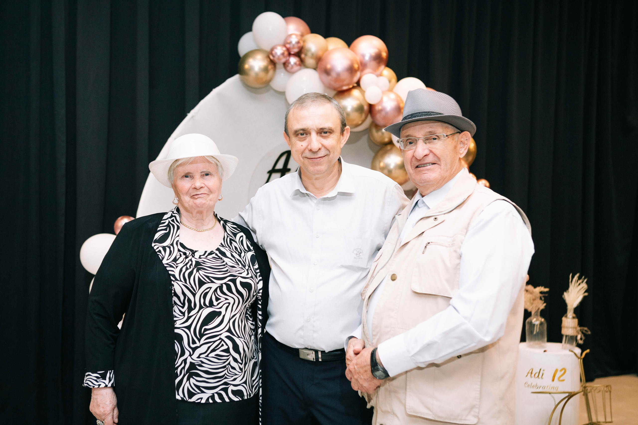 PARTY WITH FRIENDS. Https://shi-photo.com/