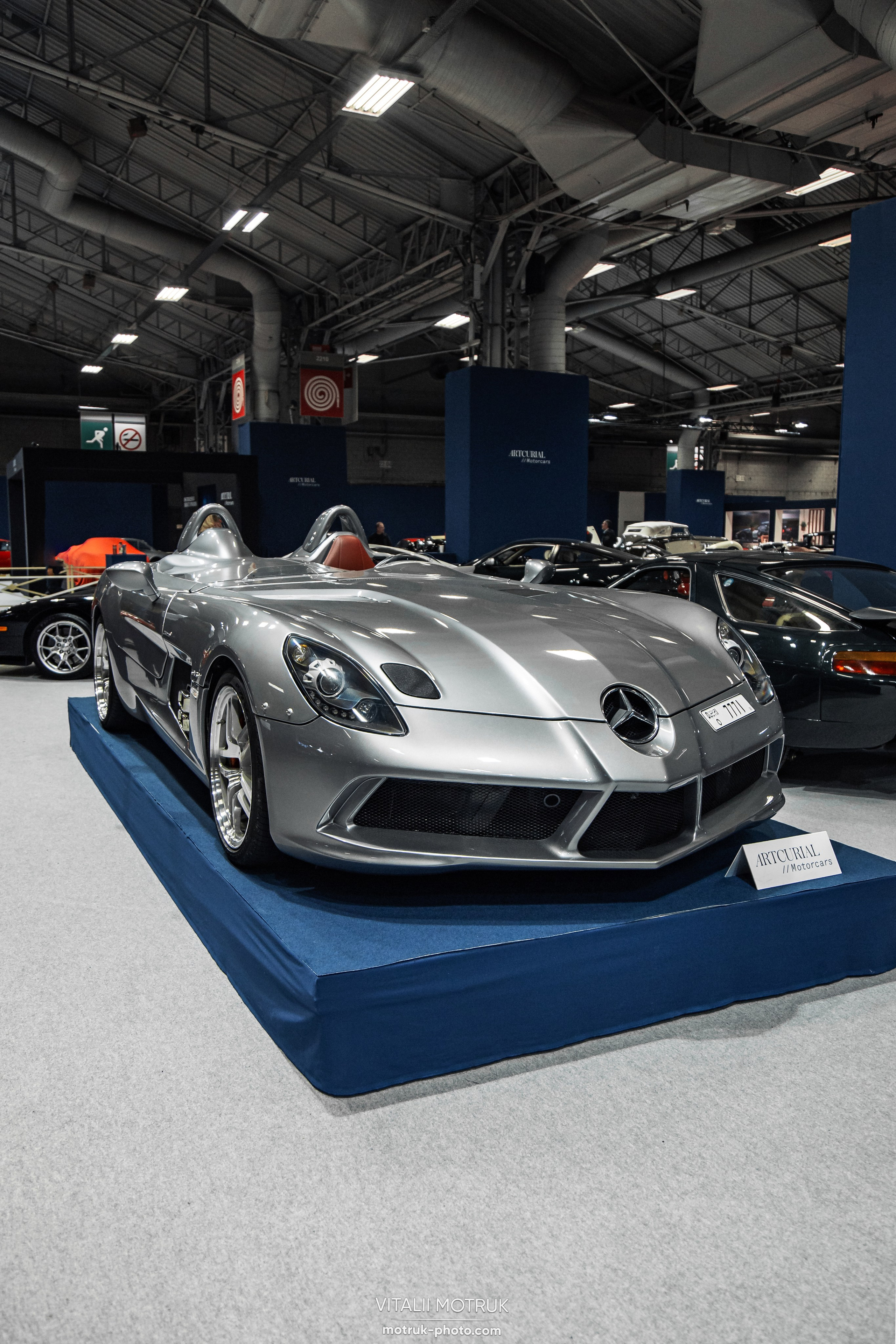 Retromobile. Photographe de voitures à Paris — Vitalii Motruk