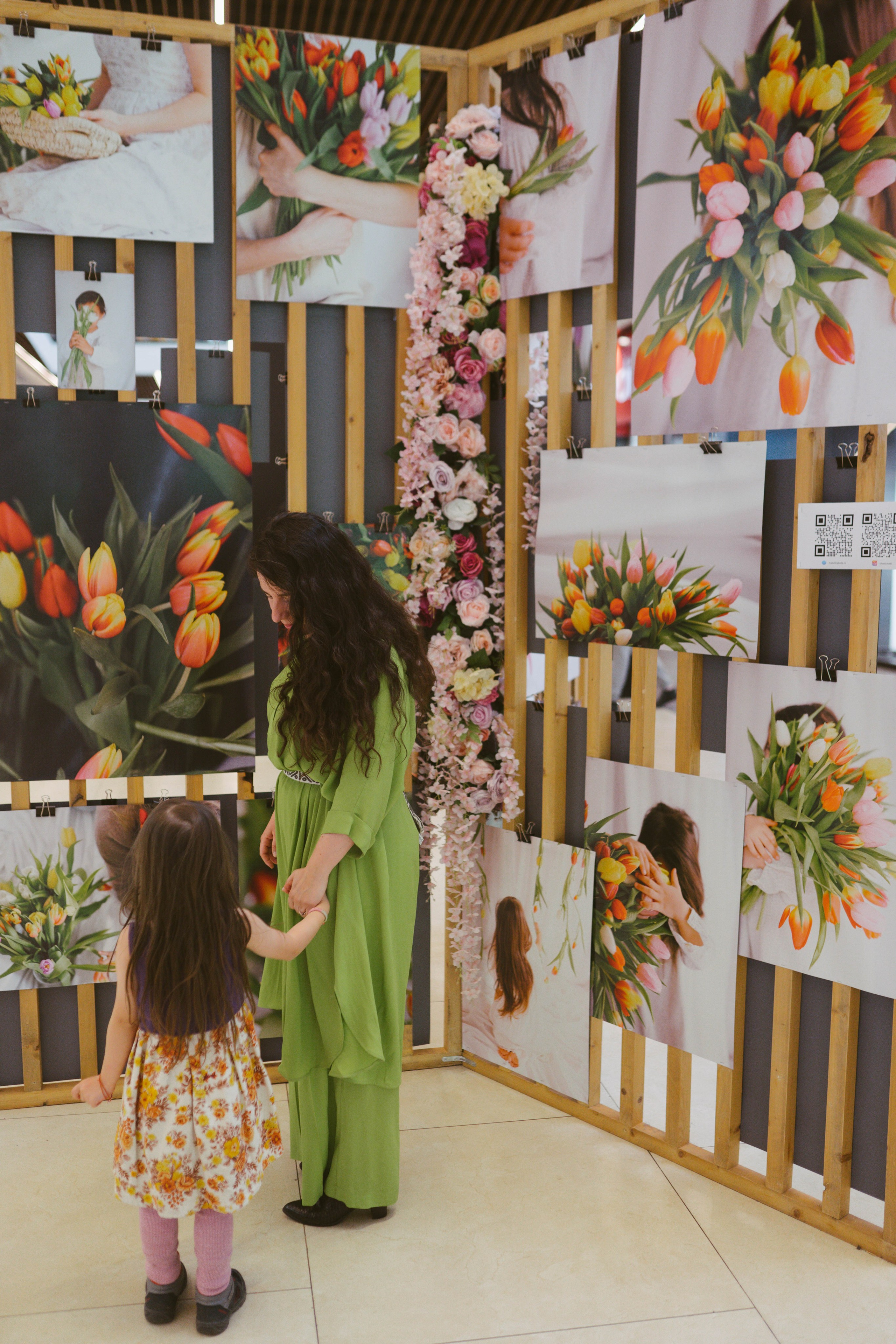 Expozitie Fotografie AFI BRASOVA fi Primăvară: Manifest Vizual despre Viață | Mădălina Beda. Madalina Beda- Artist vizual, fotograf, doula la nastere, consultant babywearing Brasov si in toata tara