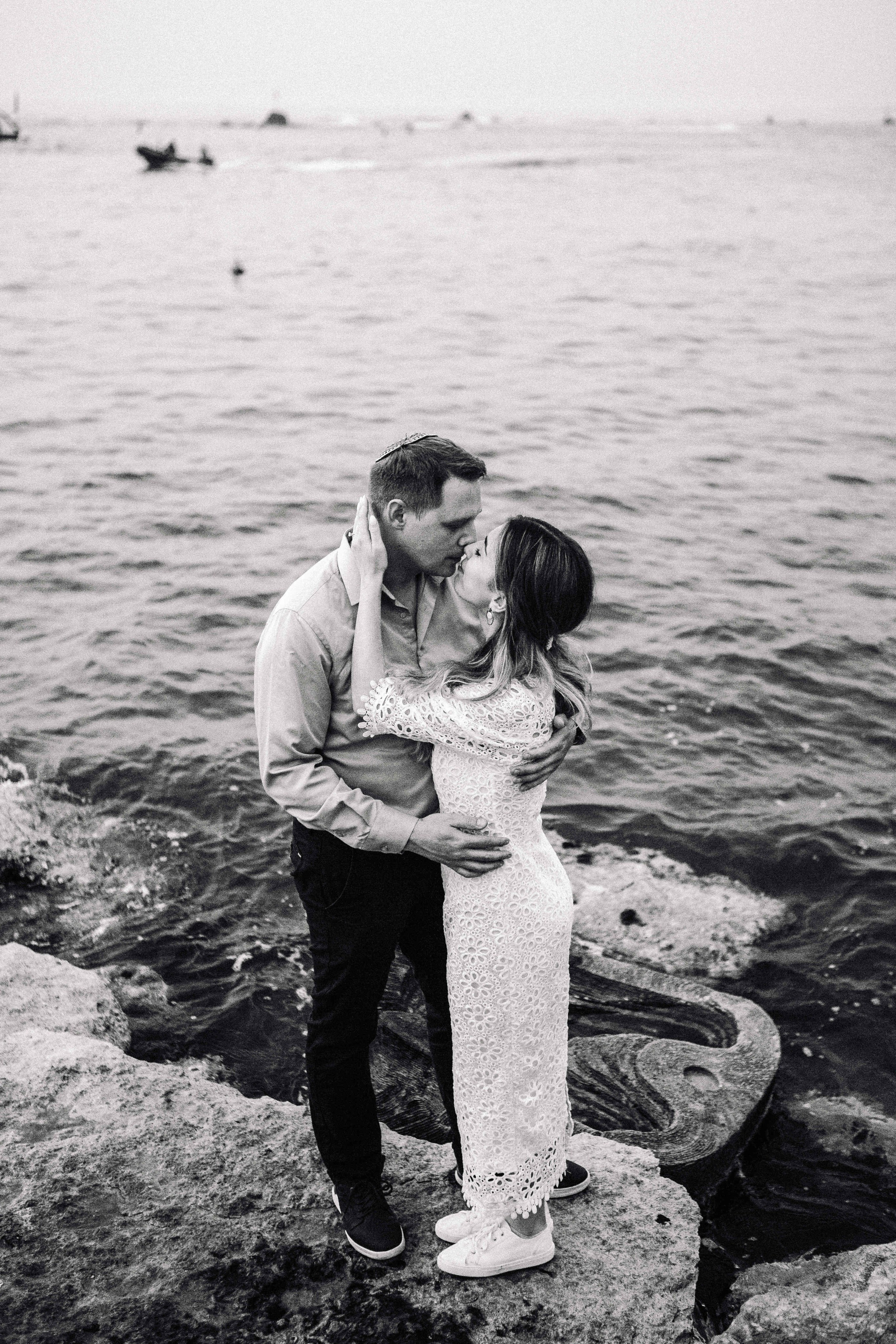 LOVERS IN JAFFO. PHOTOGRAPHER IN ISRAEL