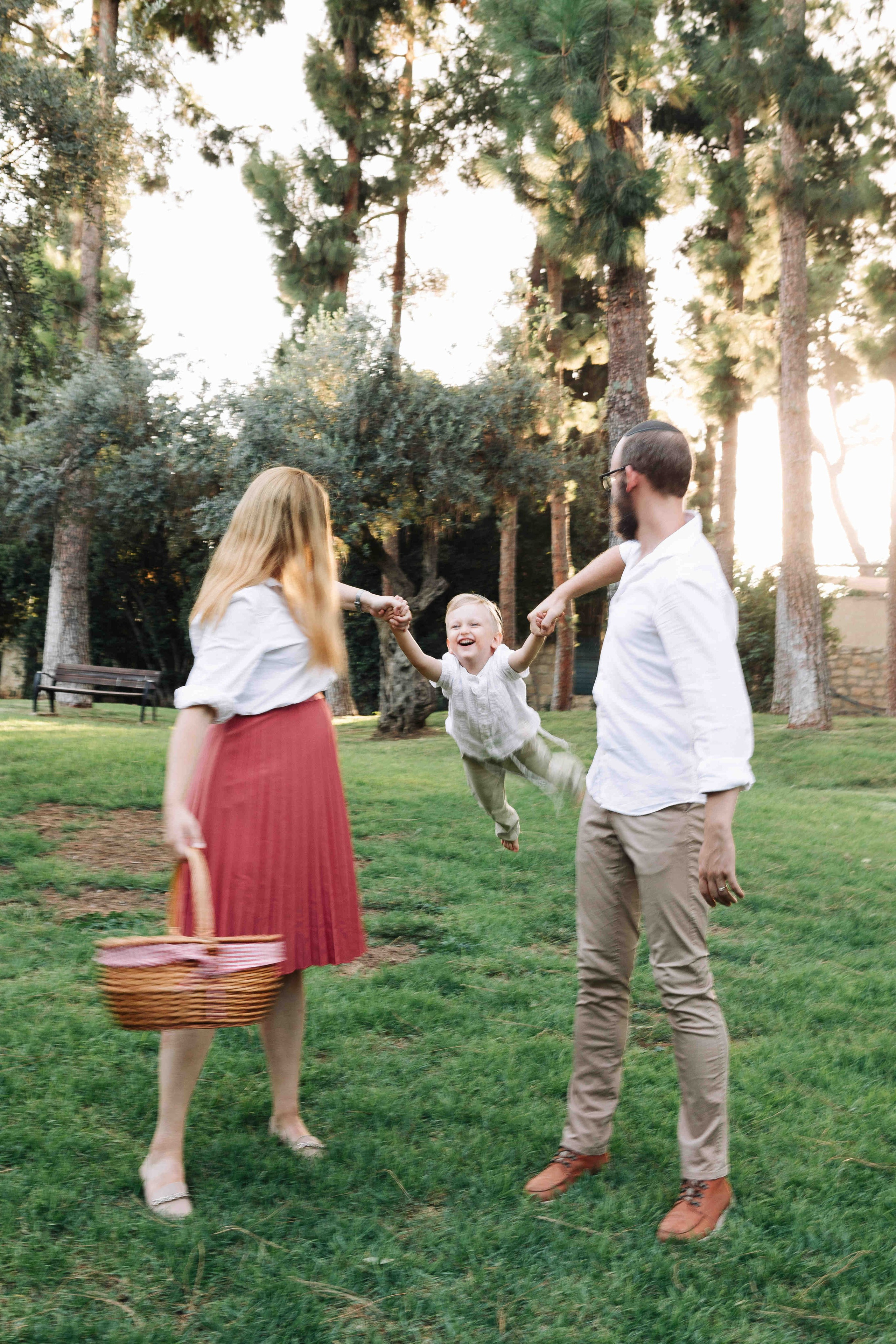 COZY PHOTO SESSION WITH A SWING. Https://shi-photo.com/