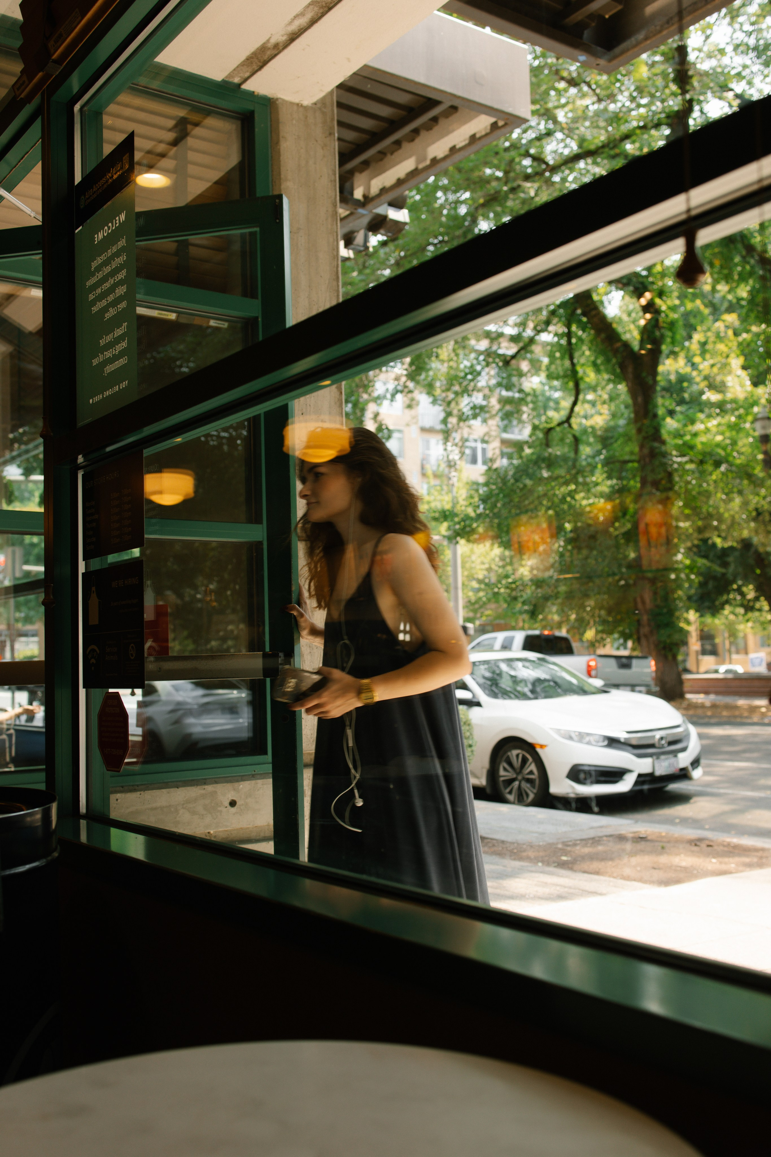 In the Quiet of City Chaos. Family photographer Oregon — Washington